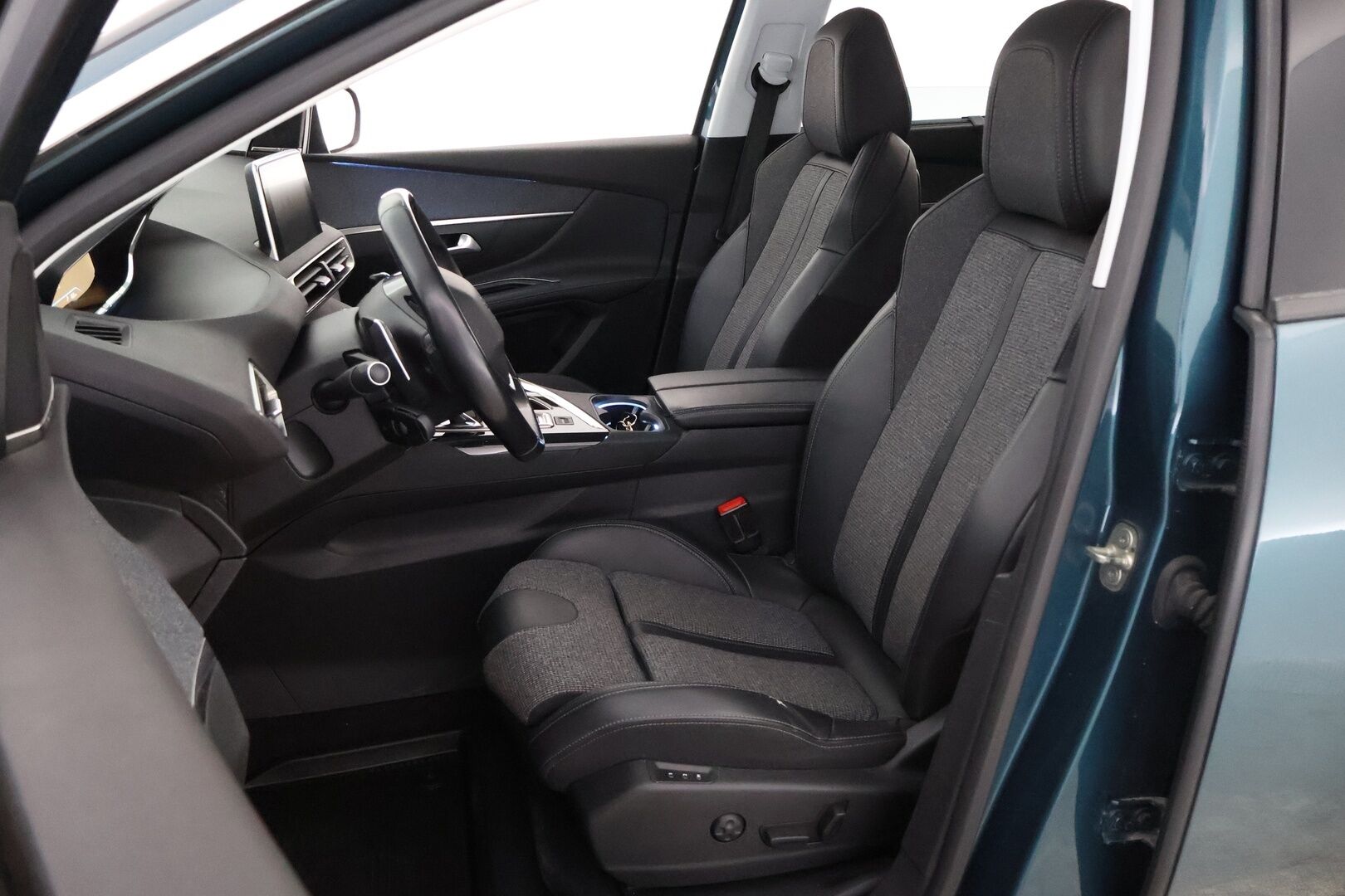 Peugeot 5008 2019 Allure BlueHDi 130 EAT8-automaatti - Vakkari / Puolinahkasisusta Muistilla / Lohko & Sisäpistoke / LED / P-Tutkat / Kaistavahti / 2x renkaat