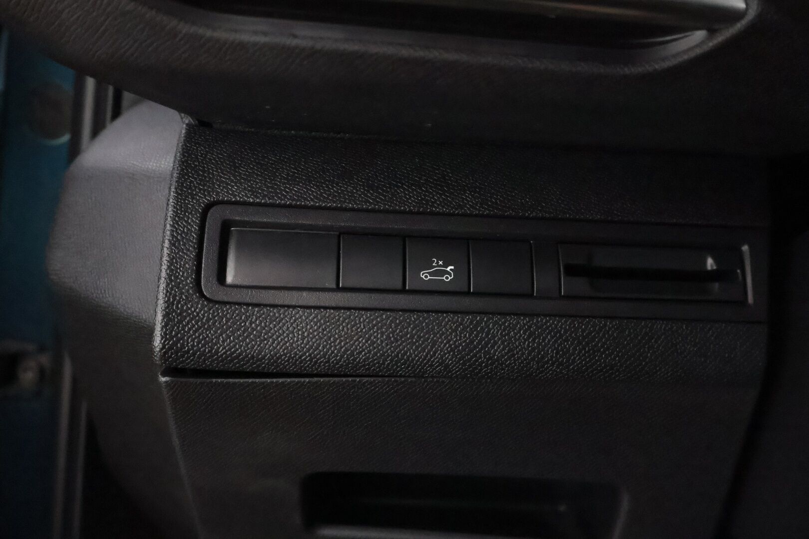 Peugeot 5008 2019 Allure BlueHDi 130 EAT8-aut. *Lohko / Vakkari / Puolinahat Muistilla / LED / P-Tutkat / Kaistavahti* -  2x renkaat / Siisti maalipinta / Hieno yksilö