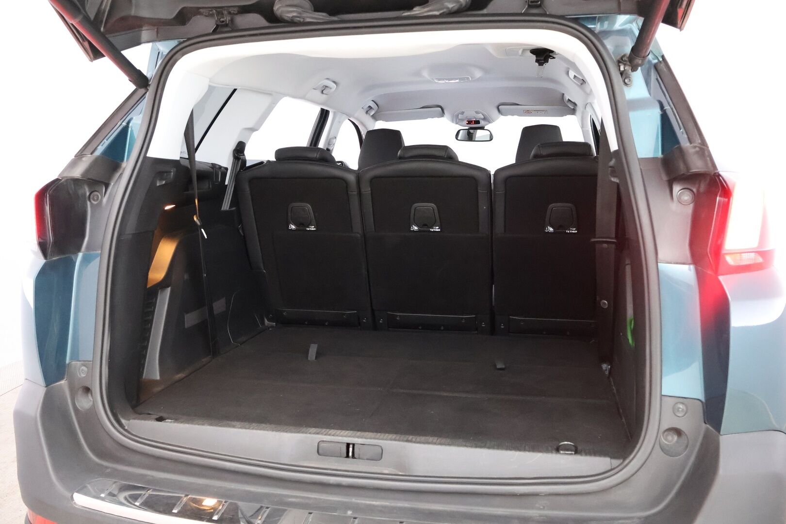 Peugeot 5008 2019 Allure BlueHDi 130 EAT8-automaatti *Lohko / Vakkari / Puolinahat Muistilla / LED / P-Tutkat / Kaistavahti* - *2x renkaat / Siisti maalipinta / Hieno yksilö* - HULLUT JOULUT KORKOTARJOUS 2,49% 