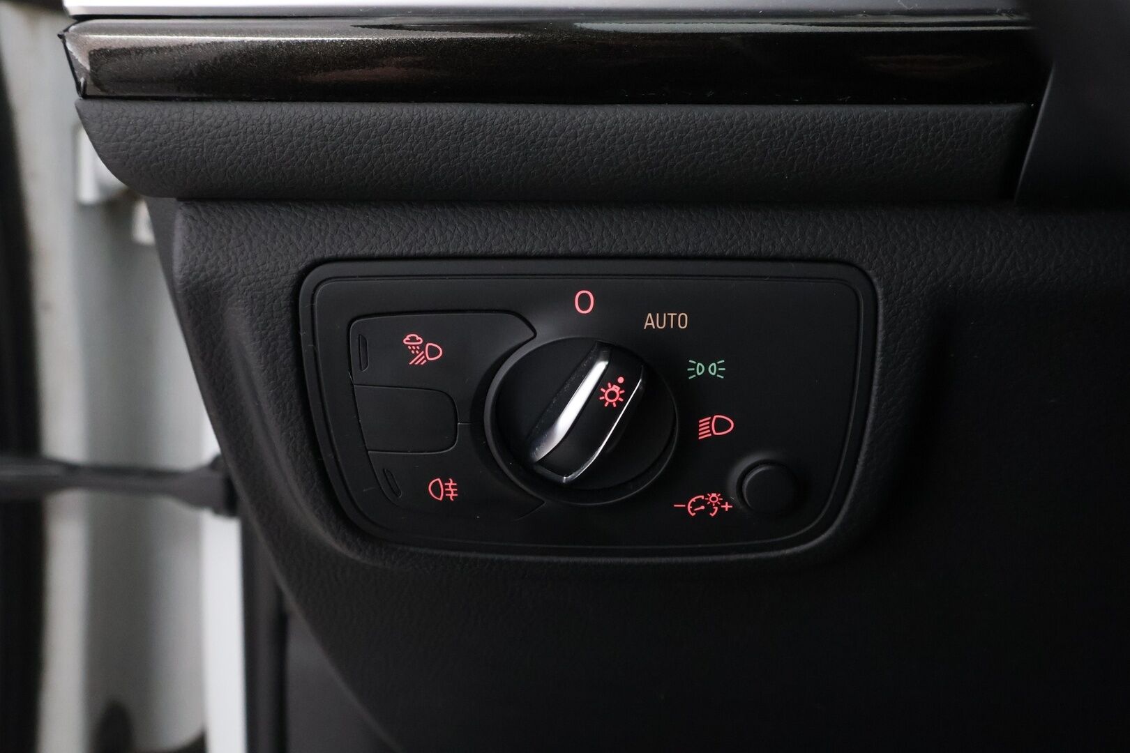 Audi A6 2015 Business Sport 2,0 TDI 140 kW ultra S tronic * RS6 Look / Vakkari / Vetokoukku / Sporttipenkit / Carplay / Xenon - 2x Renkaat aluvantein / Juuri tullut Tampereelle! - HULLU BLACKWEEK KORKOTARJOUS 2,49%