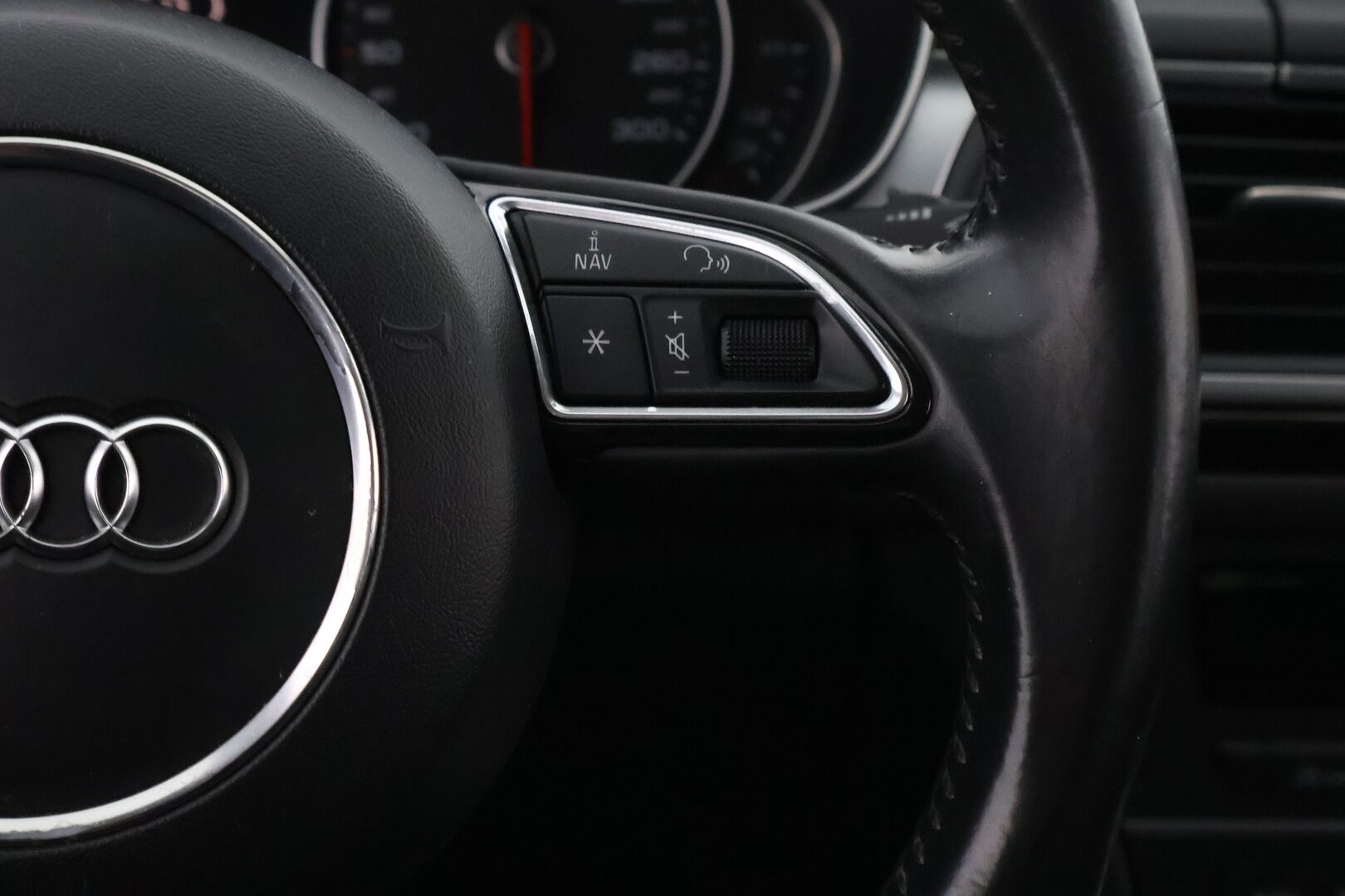 Audi A6 2015 Business Sport 2,0 TDI 140 kW ultra S tronic * RS6 Look / Vakkari / Vetokoukku / Sporttipenkit / Carplay / Xenon - 2x Renkaat aluvantein / Juuri tullut Tampereelle! - HULLU BLACKWEEK KORKOTARJOUS 2,49%