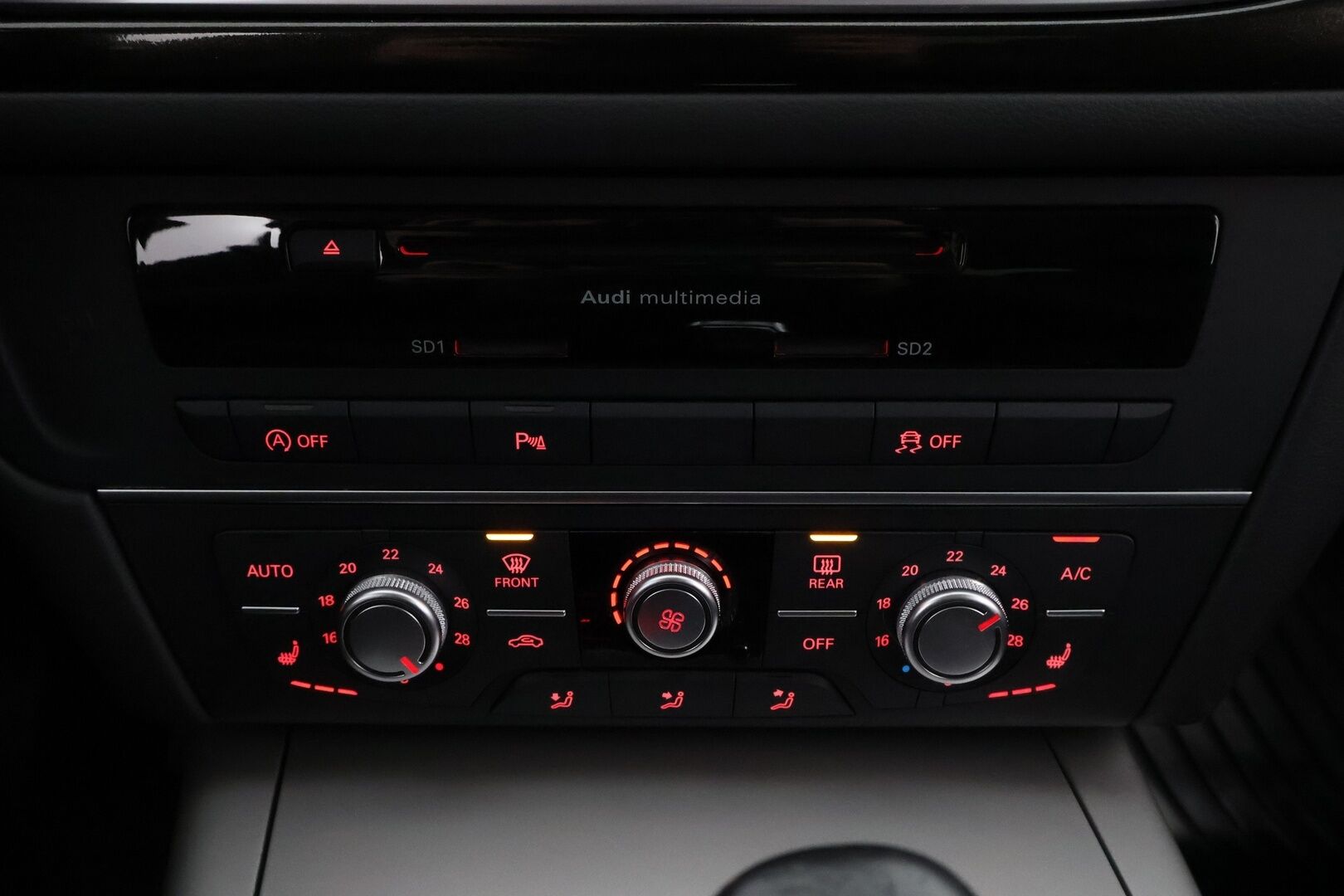 Audi A6 2015 Business Sport 2,0 TDI 140 kW ultra S tronic * RS6 Look / Vakkari / Vetokoukku / Sporttipenkit / Carplay / Xenon - 2x Renkaat aluvantein / Juuri tullut Tampereelle! - HULLU BLACKWEEK KORKOTARJOUS 2,49%