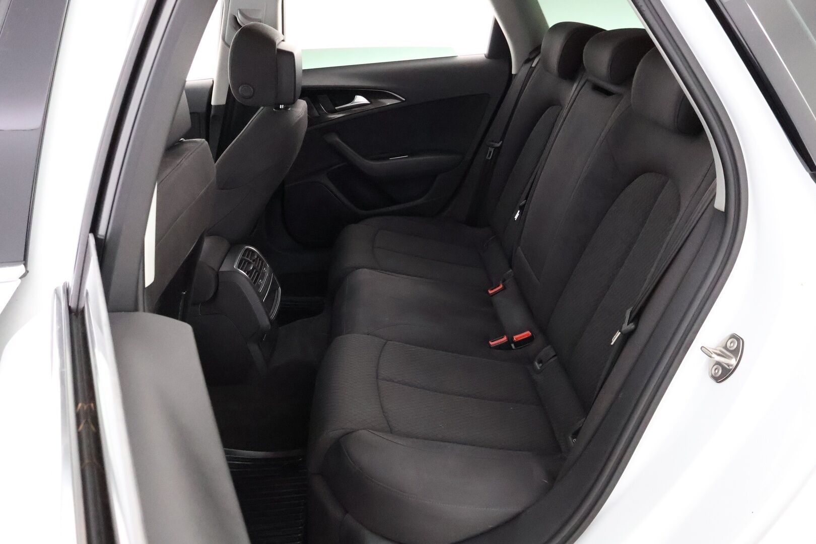 Audi A6 2015 Business Sport 2,0 TDI 140 kW ultra S tronic * RS6 Look / Vakkari / Vetokoukku / Sporttipenkit / Carplay / Xenon - 2x Renkaat aluvantein / Juuri tullut Tampereelle! - HULLU BLACKWEEK KORKOTARJOUS 2,49%