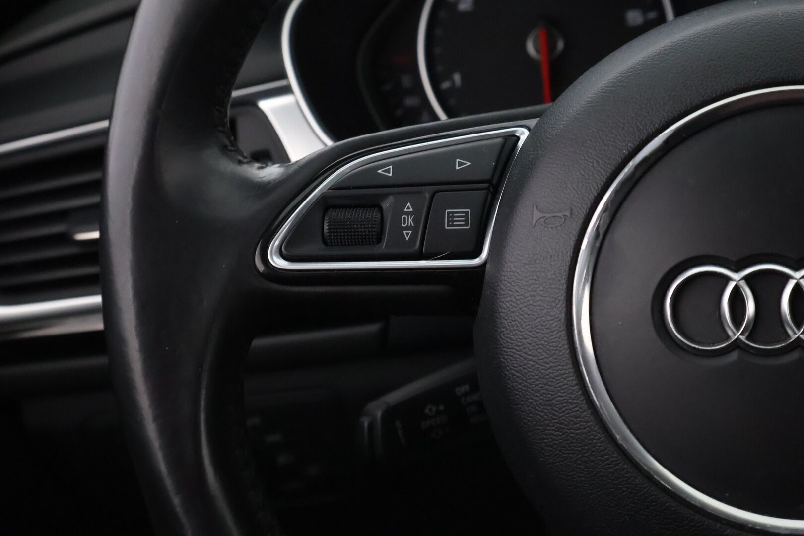 Audi A6 2015 Business Sport 2,0 TDI 140 kW ultra S tronic * RS6 Look / Vakkari / Vetokoukku / Sporttipenkit / Carplay / Xenon - 2x Renkaat aluvantein / Juuri tullut Tampereelle! - HULLU BLACKWEEK KORKOTARJOUS 2,49%