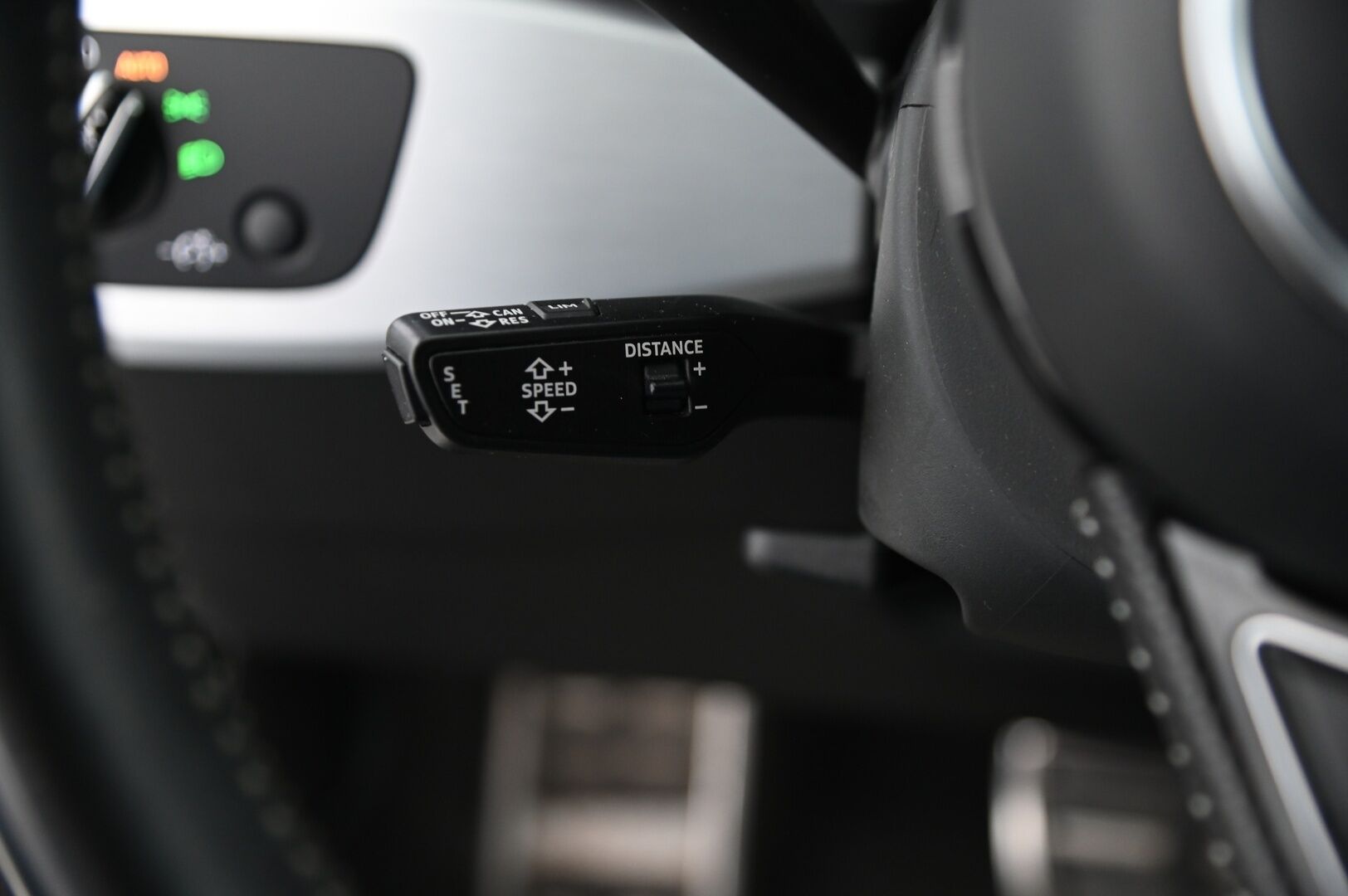 Audi A4 2017 Avant Business 2,0 TDI 140 kW quattro *S-line / Acc / Sporttipenkit / S-luukku / Koukku - Kahdet renkaat vanteilla / Mustasisäkatto / Juuri saapunut 