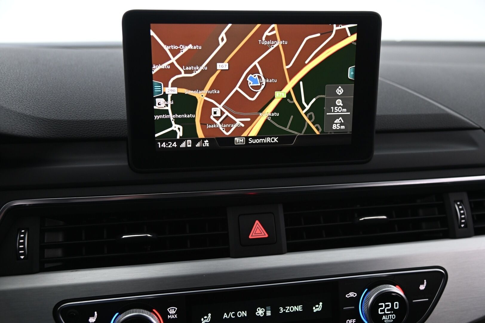 Audi A4 2017 Avant Business 2,0 TDI 140 kW quattro *S-line / Acc / Sporttipenkit / S-luukku / Koukku - Kahdet renkaat vanteilla / Mustasisäkatto / Juuri saapunut 