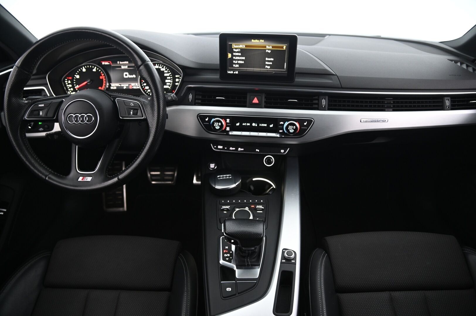 Audi A4 2017 Avant Business 2,0 TDI 140 kW quattro *S-line / Acc / Sporttipenkit / S-luukku / Koukku - Kahdet renkaat vanteilla / Mustasisäkatto / Juuri saapunut 