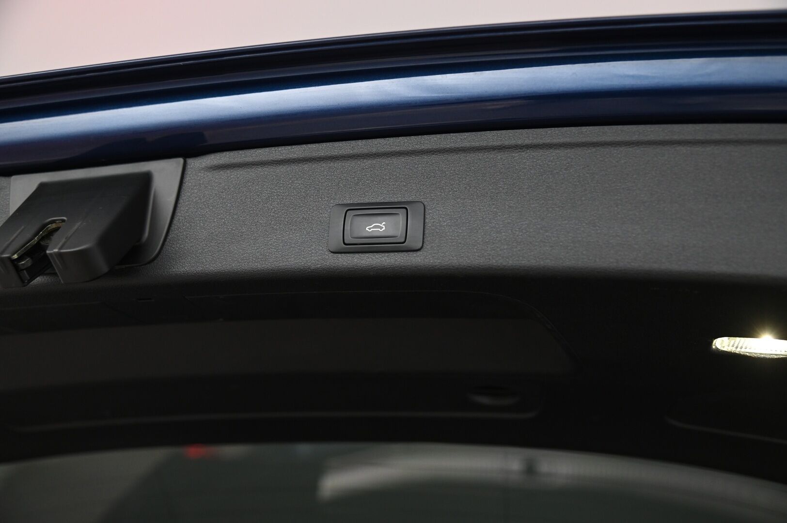 Audi A4 2017 Avant Business 2,0 TDI 140 kW quattro *S-line / Acc / Sporttipenkit / S-luukku / Koukku - Kahdet renkaat vanteilla / Mustasisäkatto / Juuri saapunut 