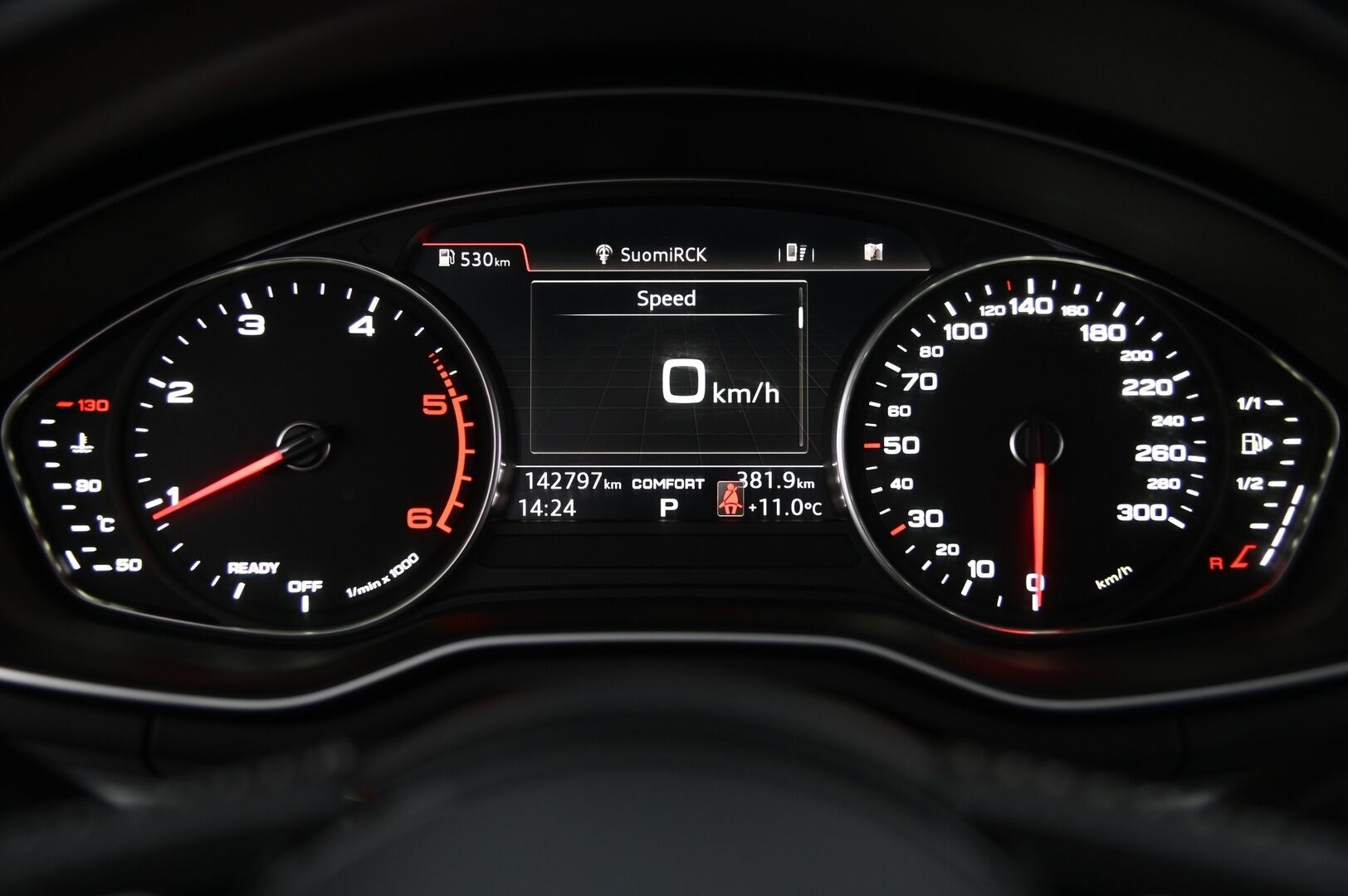 Audi A4 2017 Avant Business 2,0 TDI 140 kW quattro *S-line / Acc / Sporttipenkit / S-luukku / Koukku - Kahdet renkaat vanteilla / Mustasisäkatto / Juuri saapunut 