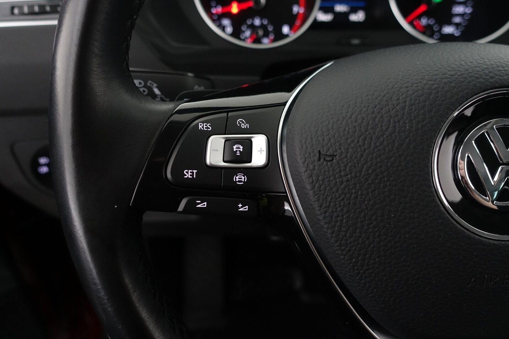 Volkswagen Tiguan 2019 Comfortline 1,5 TSI EVO 110 kW (150 hv) DSG-automaatti - | Suomi-auto | ACC | Webasto | Merkkihuollot | Koukku | P-tutkat | Keyless | Carplay | Navi | Kaistanpitoavustin | 2xrenkaat & vanteet |