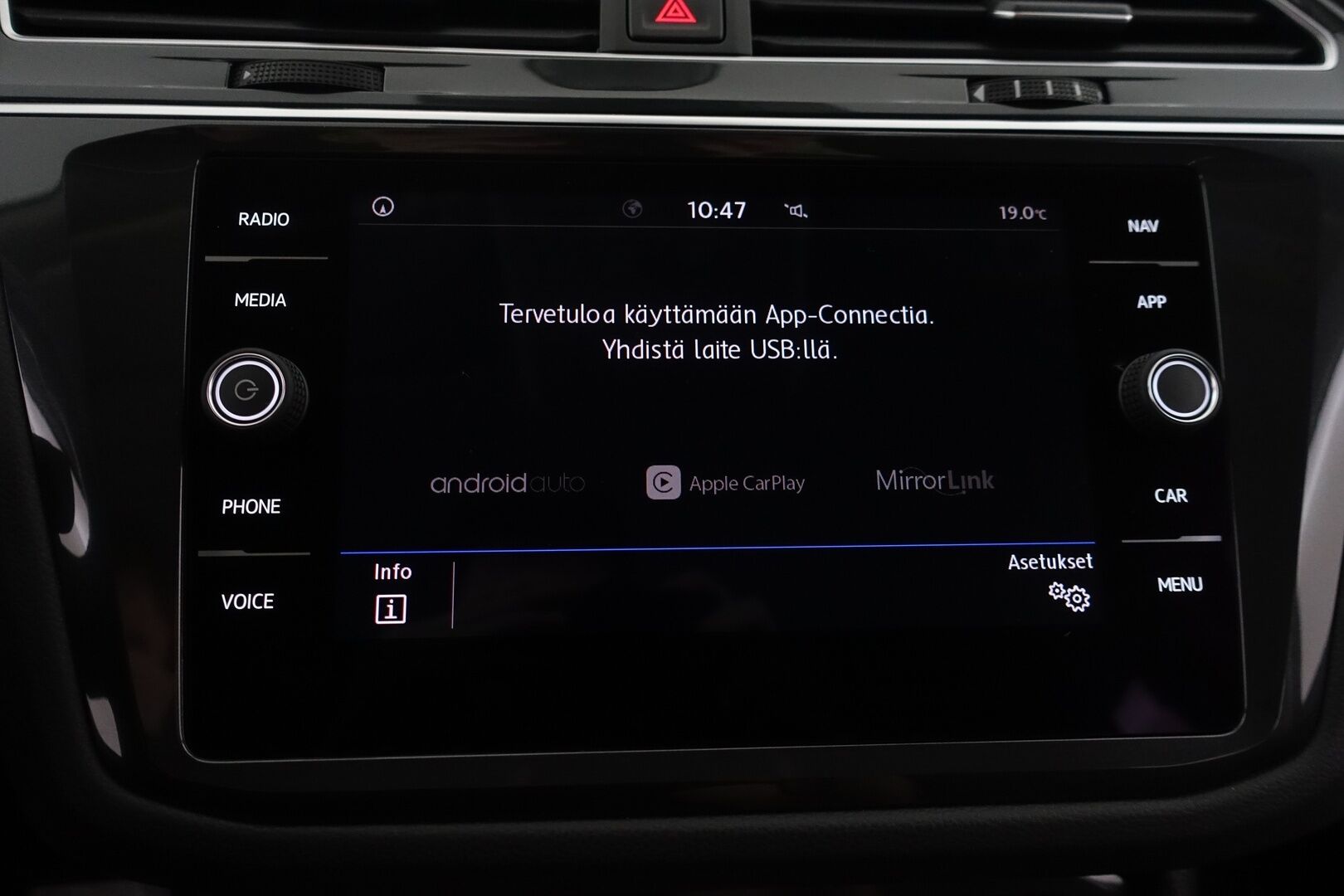 Volkswagen Tiguan 2019 Comfortline 1,5 TSI EVO 110 kW (150 hv) DSG-automaatti - | Suomi-auto | ACC | Webasto | Merkkihuollot | Koukku | P-tutkat | Keyless | Carplay | Navi | Kaistanpitoavustin | 2xrenkaat & vanteet |