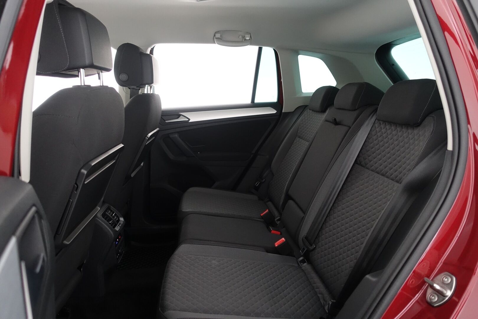 Volkswagen Tiguan 2019 Comfortline 1,5 TSI EVO 110 kW (150 hv) DSG-automaatti - | Suomi-auto | ACC | Webasto | Merkkihuollot | Koukku | P-tutkat | Keyless | Carplay | Navi | Kaistanpitoavustin | 2xrenkaat & vanteet |