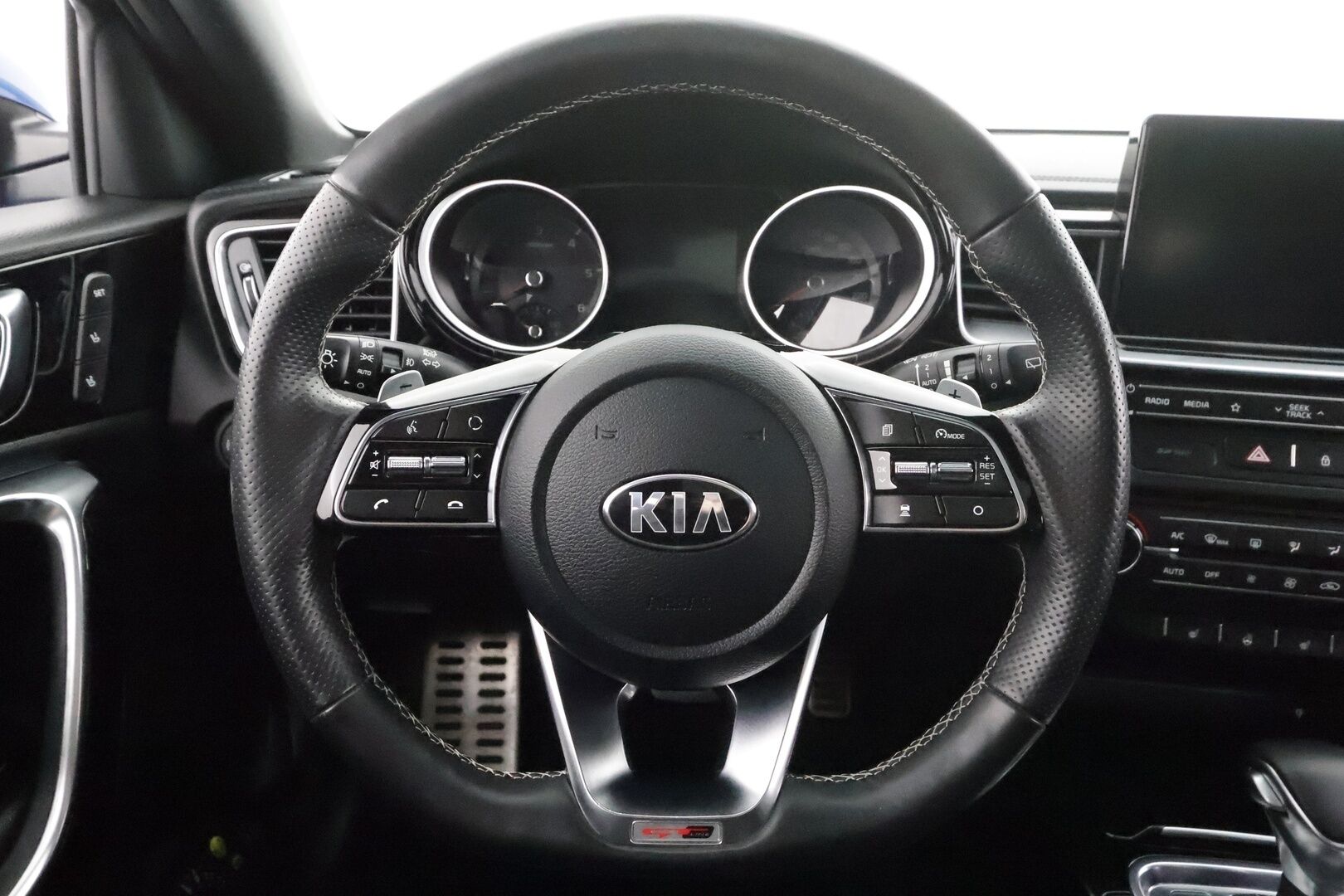 Kia ProCeed 2019 1,6 CRDi SCR ISG 136hv GT-Line Business Premium SB DCT A/T EcoDynamics * SCC / LED / P.Kamera / Muistipenkki / Webasto * - Lasikattoluukku / Kaistavahti / Navi / Keyless / Suomi-auto / Kahdet renkaat 