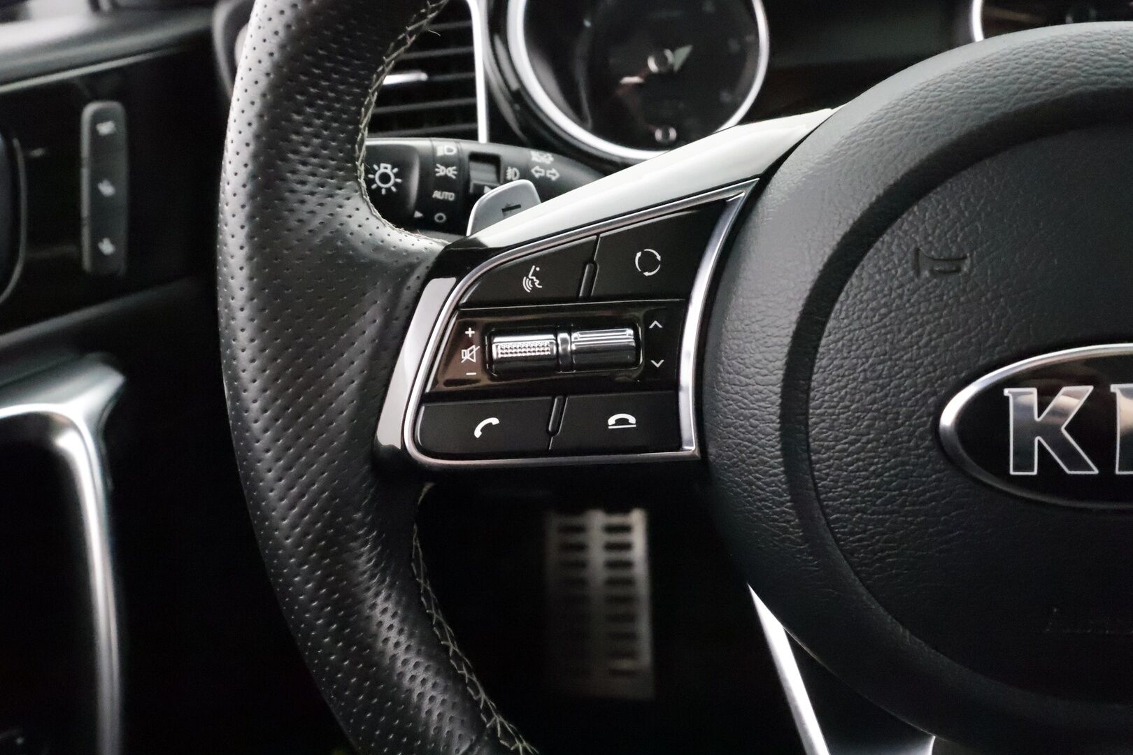 Kia ProCeed 2019 1,6 CRDi SCR ISG 136hv GT-Line Business Premium SB DCT A/T EcoDynamics * SCC / LED / P.Kamera / Muistipenkki / Webasto * - Lasikattoluukku / Kaistavahti / Navi / Keyless / Suomi-auto / Kahdet renkaat 