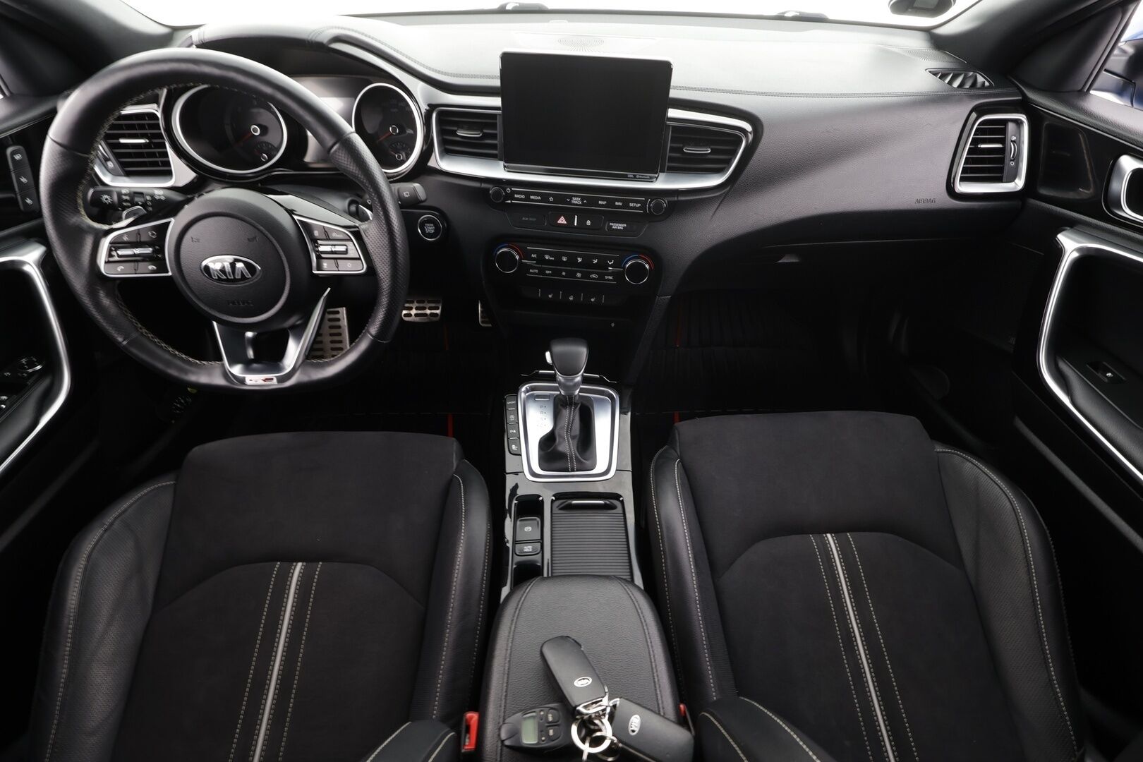 Kia ProCeed 2019 1,6 CRDi SCR ISG 136hv GT-Line Business Premium SB DCT A/T EcoDynamics * SCC / LED / P.Kamera / Muistipenkki / Webasto * - Lasikattoluukku / Kaistavahti / Navi / Keyless / Suomi-auto / Kahdet renkaat 