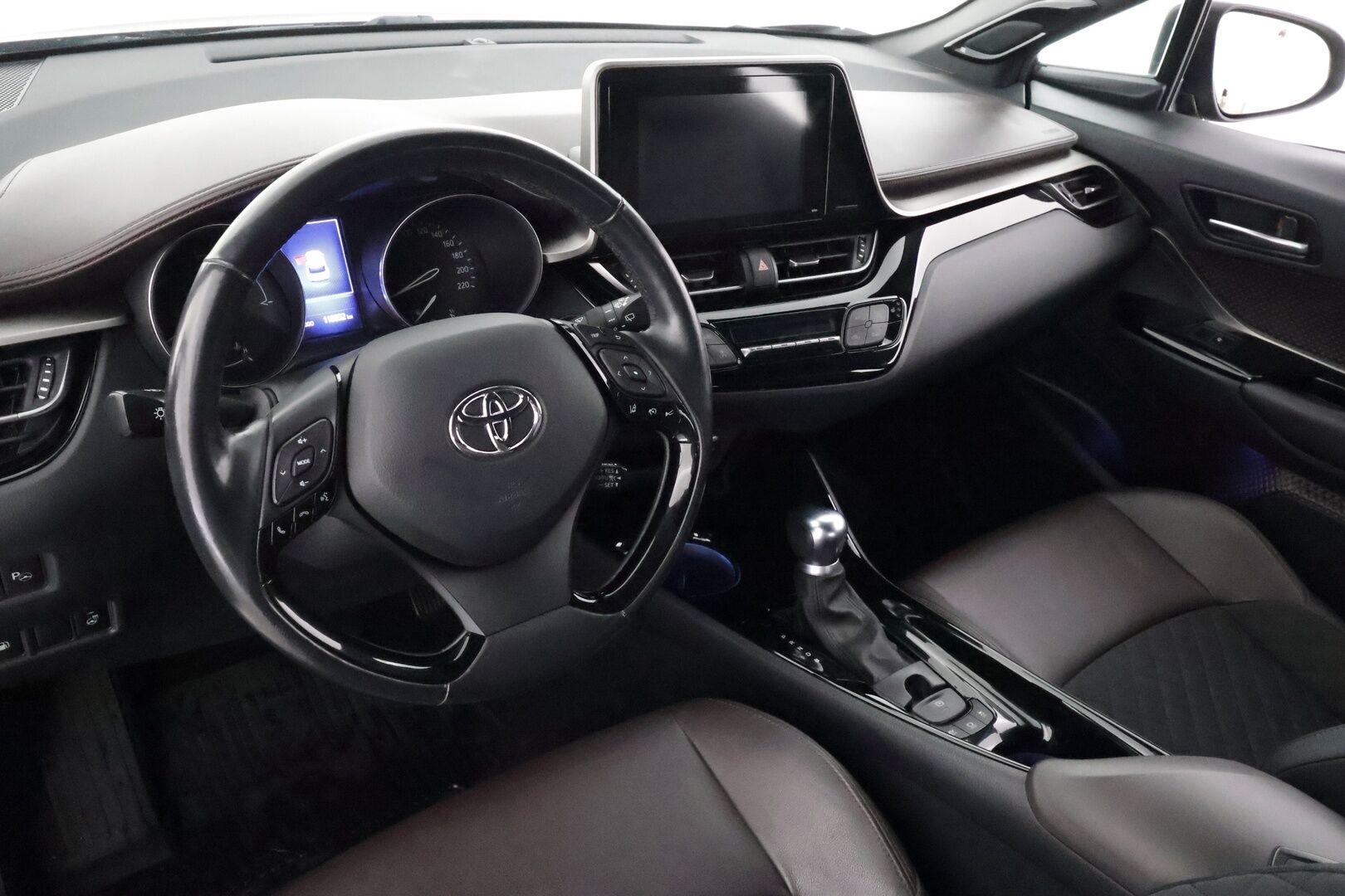 Toyota C-HR 2019 1,8 Hybrid Premium Edition - | ACC | Koukku | JBL | LED | Puolinahat | Navi | P.kamera ja tutkat | Lane Assist | BSM | RCTA | Lämm. ratti | Keyless | Merkkihuollot |