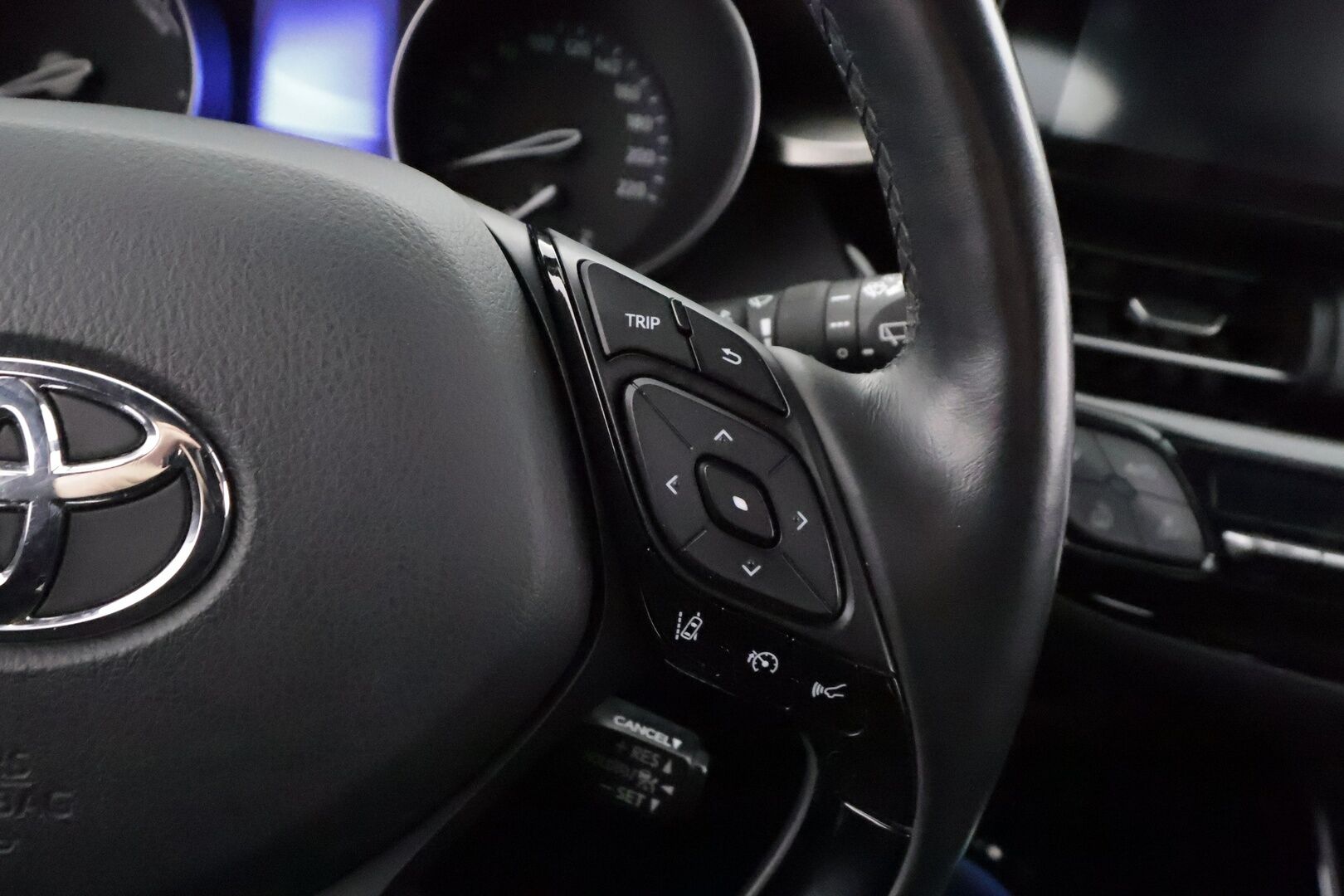 Toyota C-HR 2019 1,8 Hybrid Premium Edition - | ACC | Koukku | JBL | LED | Puolinahat | Navi | P.kamera ja tutkat | Lane Assist | BSM | RCTA | Lämm. ratti | Keyless | Merkkihuollot |