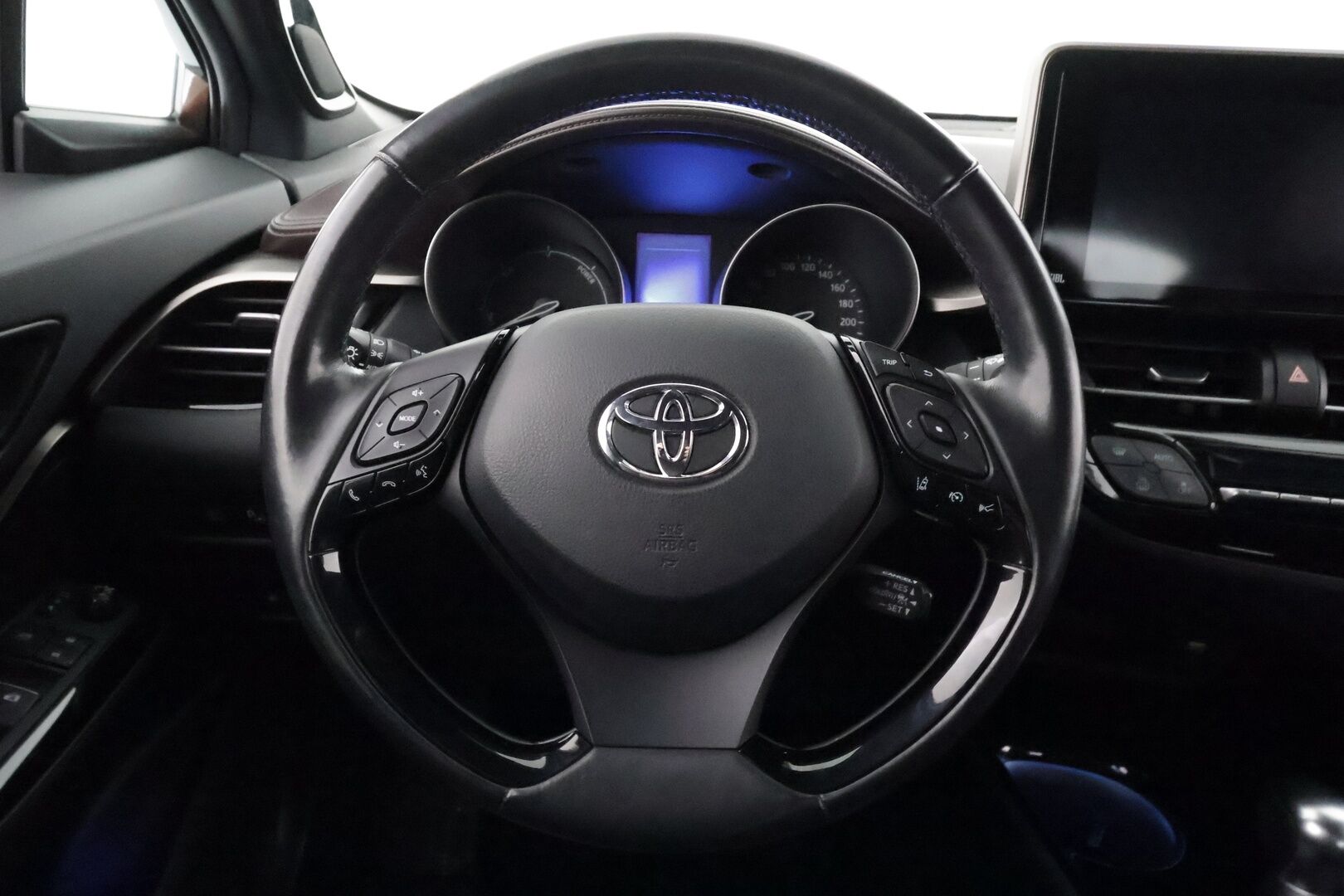 Toyota C-HR 2019 1,8 Hybrid Premium Edition - | ACC | Koukku | JBL | LED | Puolinahat | Navi | P.kamera ja tutkat | Lane Assist | BSM | RCTA | Lämm. ratti | Keyless | Merkkihuollot |