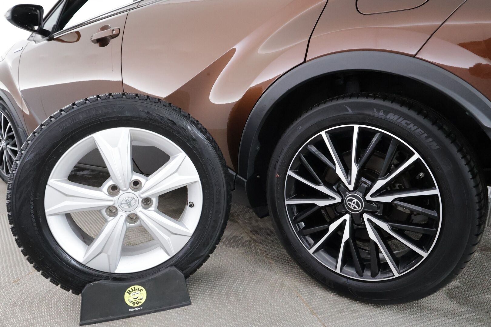 Toyota C-HR 2019 1,8 Hybrid Premium Edition - | ACC | Koukku | JBL | LED | Puolinahat | Navi | P.kamera ja tutkat | Lane Assist | BSM | RCTA | Lämm. ratti | Keyless | Merkkihuollot |