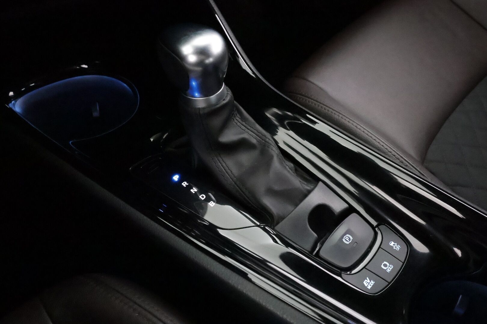 Toyota C-HR 2019 1,8 Hybrid Premium Edition - | ACC | Koukku | JBL | LED | Puolinahat | Navi | P.kamera ja tutkat | Lane Assist | BSM | RCTA | Lämm. ratti | Keyless | Merkkihuollot |