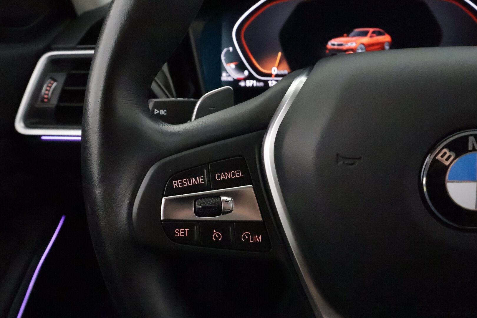 BMW 320 2019 G20 Sedan 320d A xDrive Launch Edition Sport - 3,99 % KORKOTARJOUS TÄHÄN AUTOON - Suomiauto / Webasto / Laser LED / HiFi / Nahkasisusta / Comfort Access / Digimittari / Shadowline / HUD / Gesture Control / Vetokoukku / Varusteltu!
