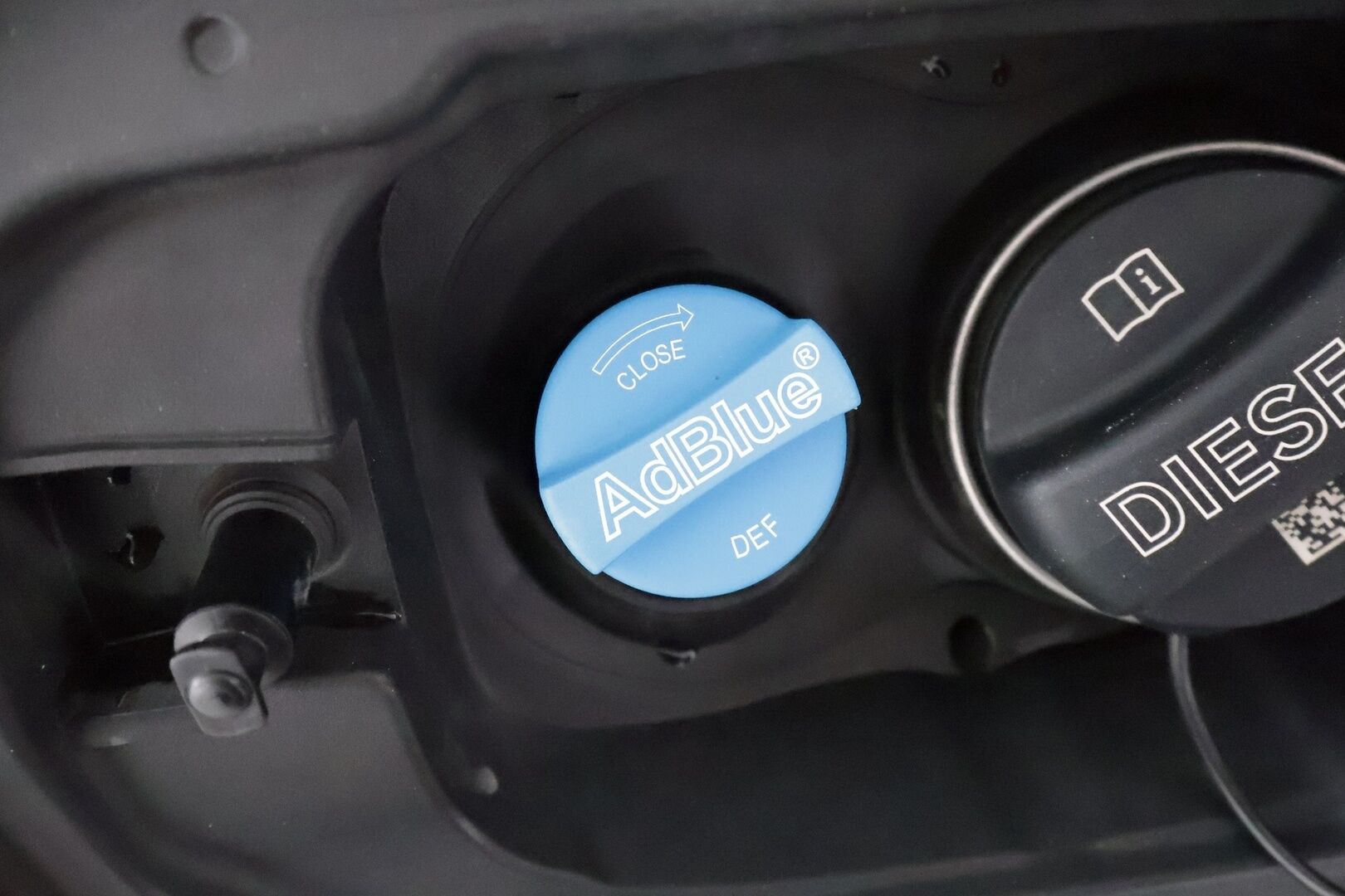 BMW 320 2019 G20 Sedan 320d A xDrive Launch Edition Sport - 3,99 % KORKOTARJOUS TÄHÄN AUTOON - Suomiauto / Webasto / Laser LED / HiFi / Nahkasisusta / Comfort Access / Digimittari / Shadowline / HUD / Gesture Control / Vetokoukku / Varusteltu!