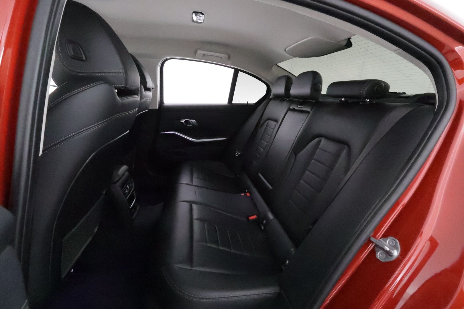 BMW 320 2019 G20 Sedan 320d A xDrive Launch Edition Sport - 3,99 % KORKOTARJOUS TÄHÄN AUTOON - Suomiauto / Webasto / Laser LED / HiFi / Nahkasisusta / Comfort Access / Digimittari / Shadowline / HUD / Gesture Control / Vetokoukku / Varusteltu!