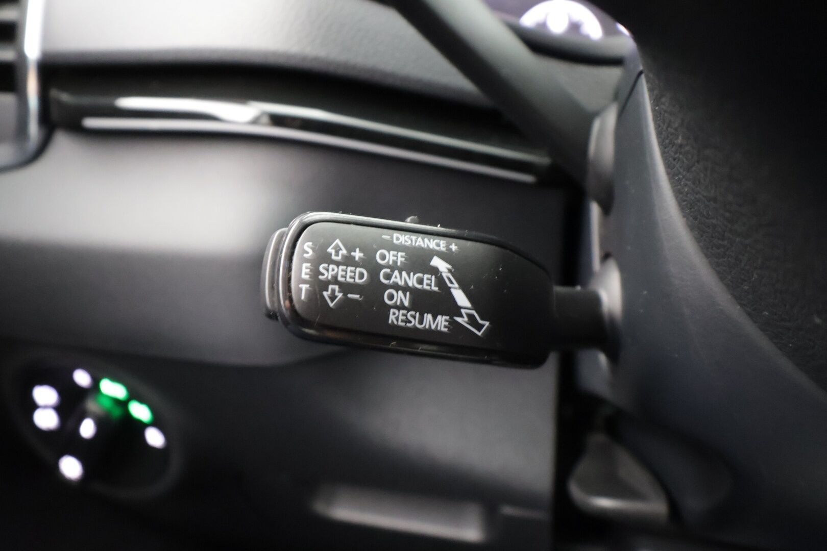 Skoda Karoq 2019 1,5 TSI SportLine DSG * Webasto / ACC / LED / P.Kamera / Navi / Kaistavahti / Apple&Android / KeylessGO * - Suomi-auto / Kahdet renkaat