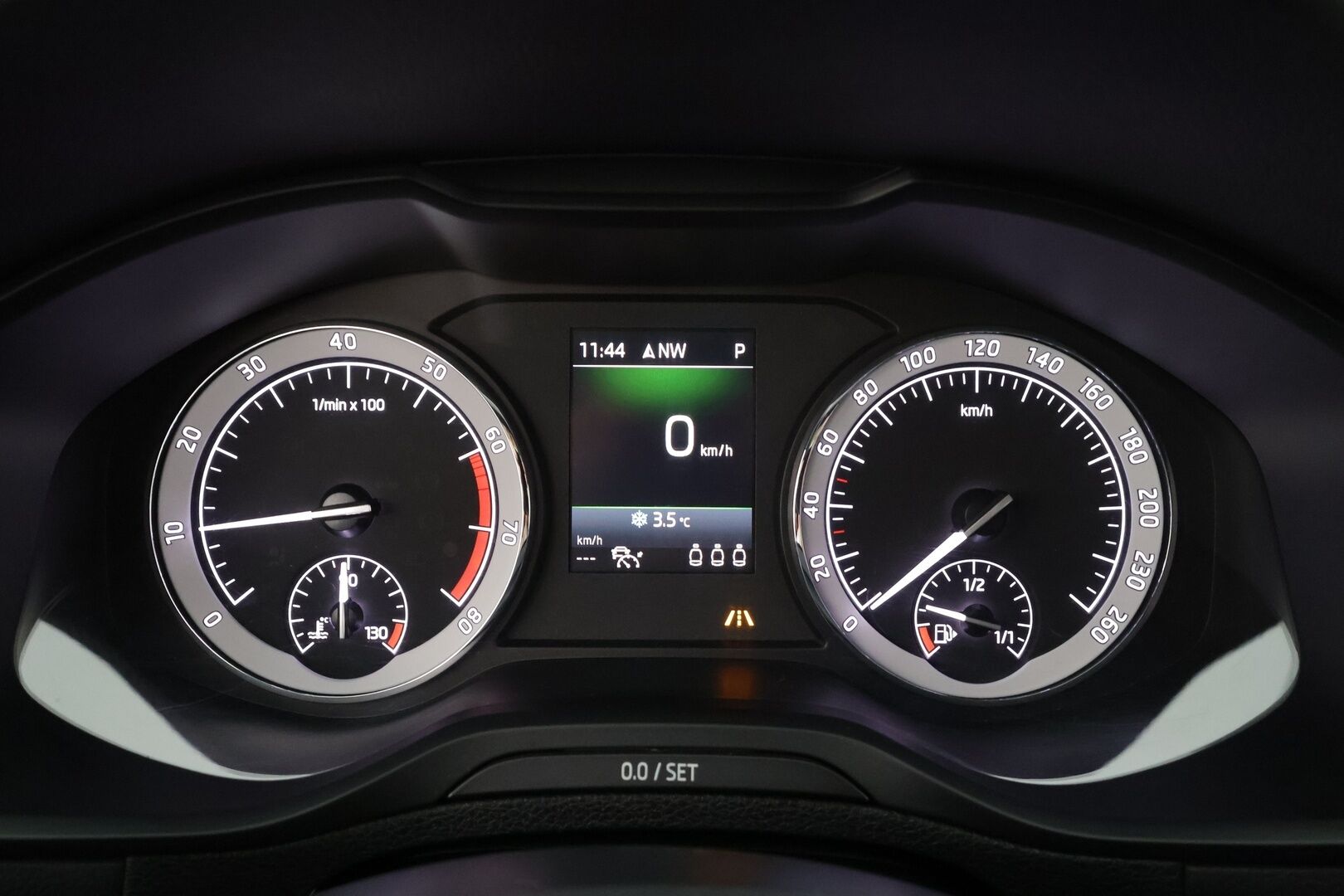 Skoda Karoq 2019 1,5 TSI SportLine DSG * Webasto / ACC / LED / P.Kamera / Navi / Kaistavahti / Apple&Android / KeylessGO * - Suomi-auto / Kahdet renkaat
