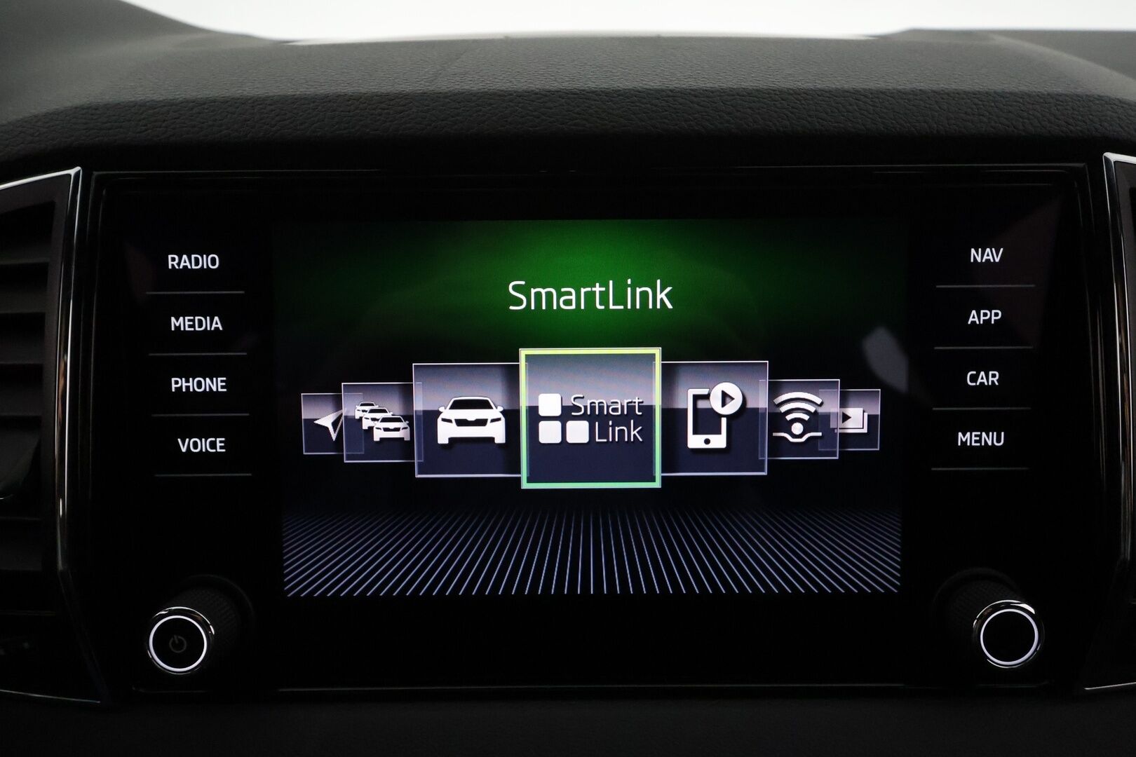 Skoda Karoq 2019 1,5 TSI SportLine DSG Autom. * Webasto / Adapt.Vakkari / Peruutuskamera / Navi / Apple&Android / KeylessGo / LED - Suomi-auto / Kahdet renkaat / SportLine - HULLUT BLACKWEEK JATKOT - KORKOTARJOUS 2,49%