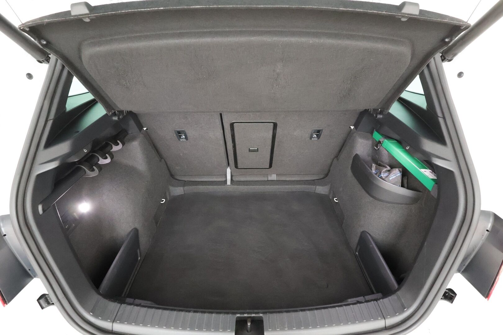 Skoda Karoq 2019 1,5 TSI SportLine DSG * Webasto / ACC / LED / P.Kamera / Navi / Kaistavahti / Apple&Android / KeylessGO * - Suomi-auto / Kahdet renkaat