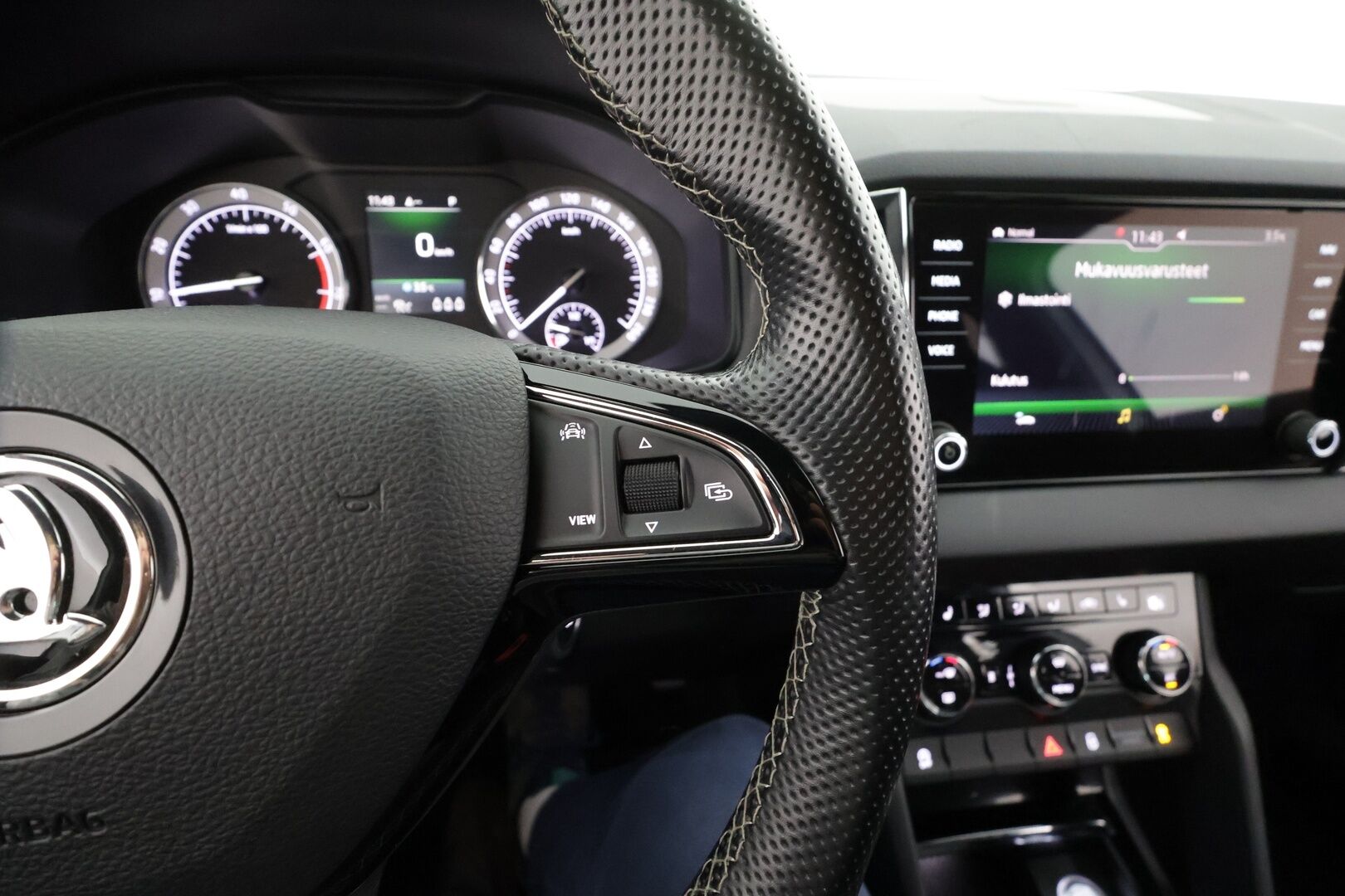 Skoda Karoq 2019 1,5 TSI SportLine DSG Autom. * Webasto / Adapt.Vakkari / Peruutuskamera / Navi / Apple&Android / KeylessGo / LED - Suomi-auto / Kahdet renkaat / SportLine