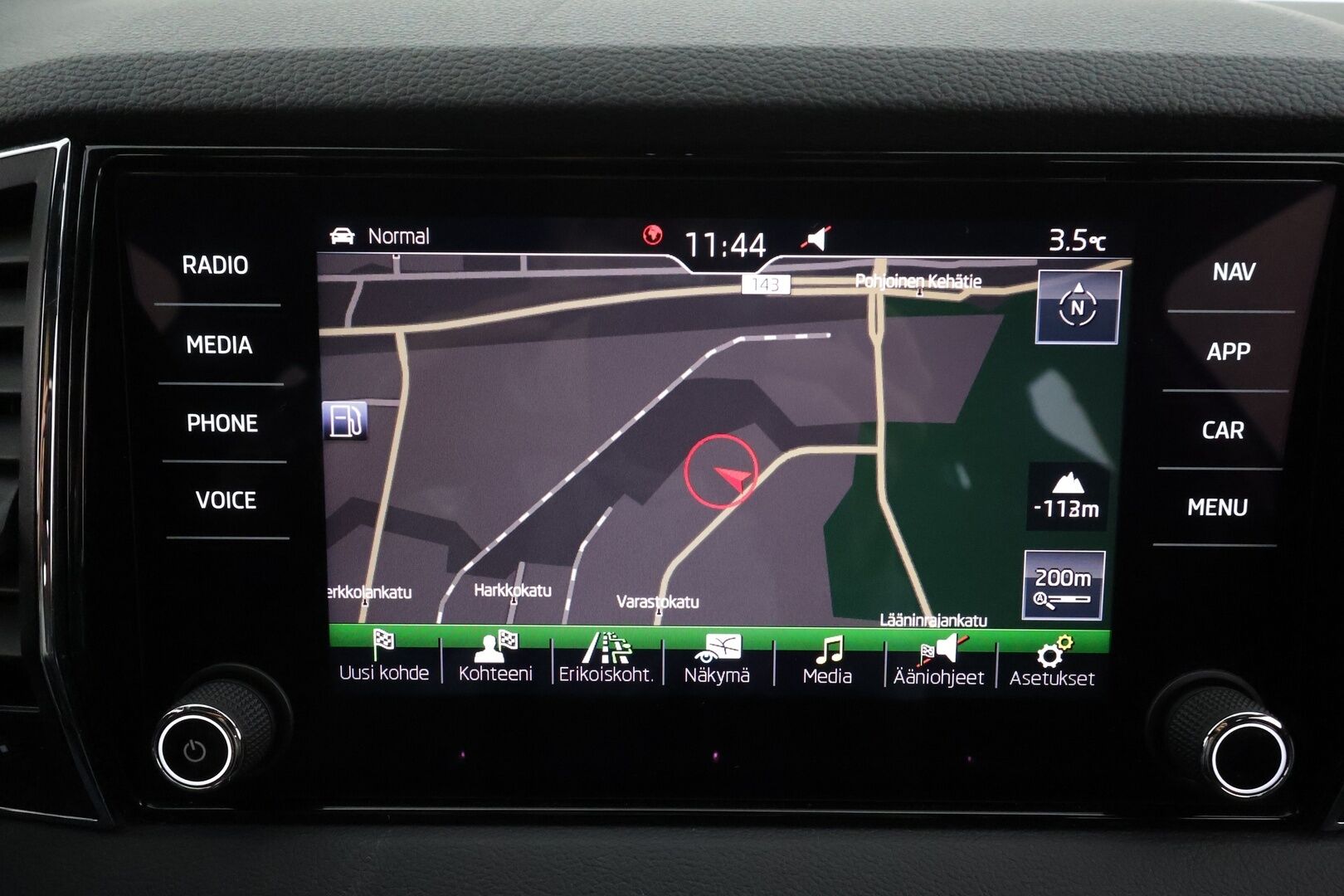 Skoda Karoq 2019 1,5 TSI SportLine DSG * Webasto / ACC / LED / P.Kamera / Navi / Kaistavahti / Apple&Android / KeylessGO * - Suomi-auto / Kahdet renkaat