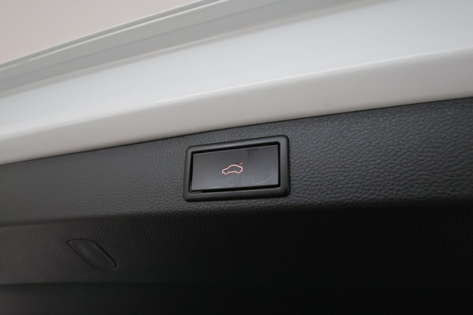 Skoda Karoq 2019 1,5 TSI SportLine DSG * Webasto / ACC / LED / P.Kamera / Navi / Kaistavahti / Apple&Android / KeylessGO * - Suomi-auto / Kahdet renkaat
