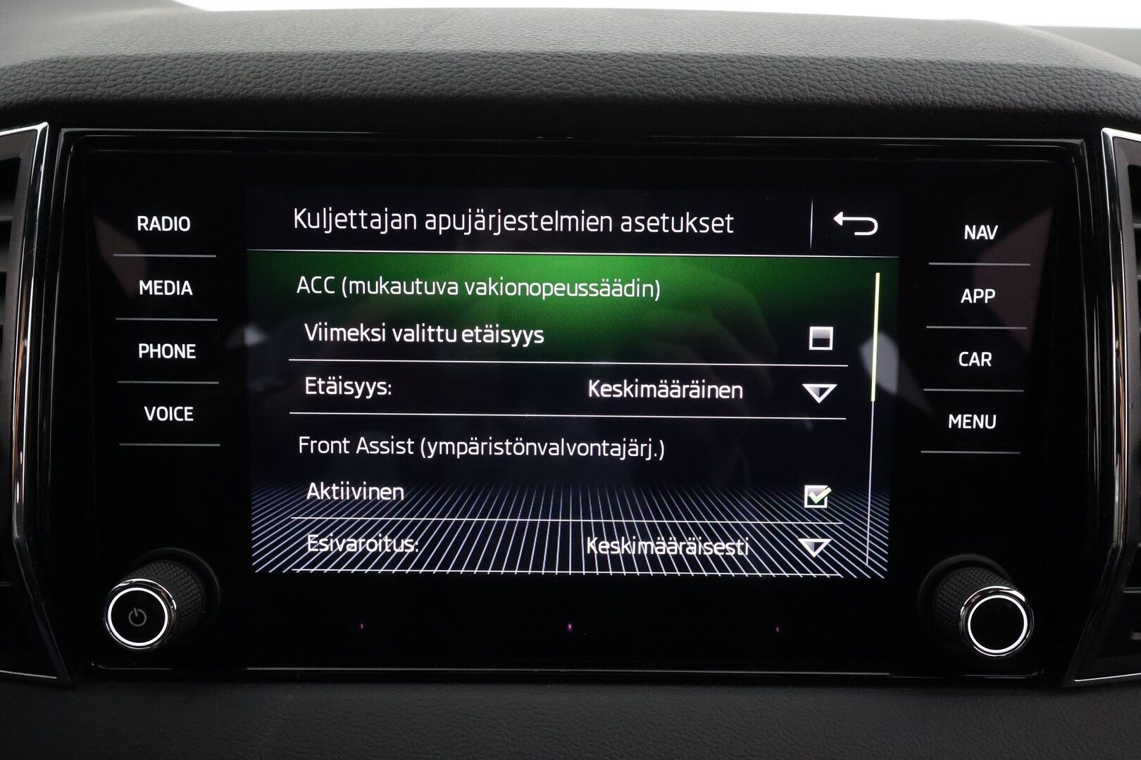 Skoda Karoq 2019 1,5 TSI SportLine DSG * Webasto / ACC / LED / P.Kamera / Navi / Kaistavahti / Apple&Android / KeylessGO * - Suomi-auto / Kahdet renkaat