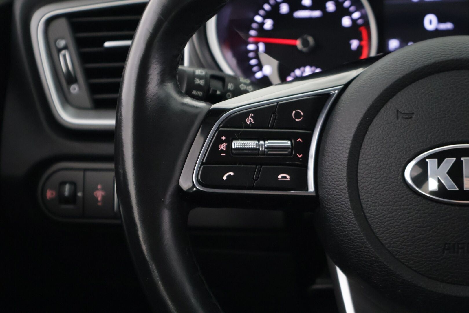 Kia Ceed 2019 1,4 T-GDI ISG 140hv LX SW DCT A/T EcoDynamics ** Juuri saapunut - ** Vakkari / Kamera / Kahdet renkaat ** - HULLU BLACKWEEK KORKOTARJOUS 2,49%