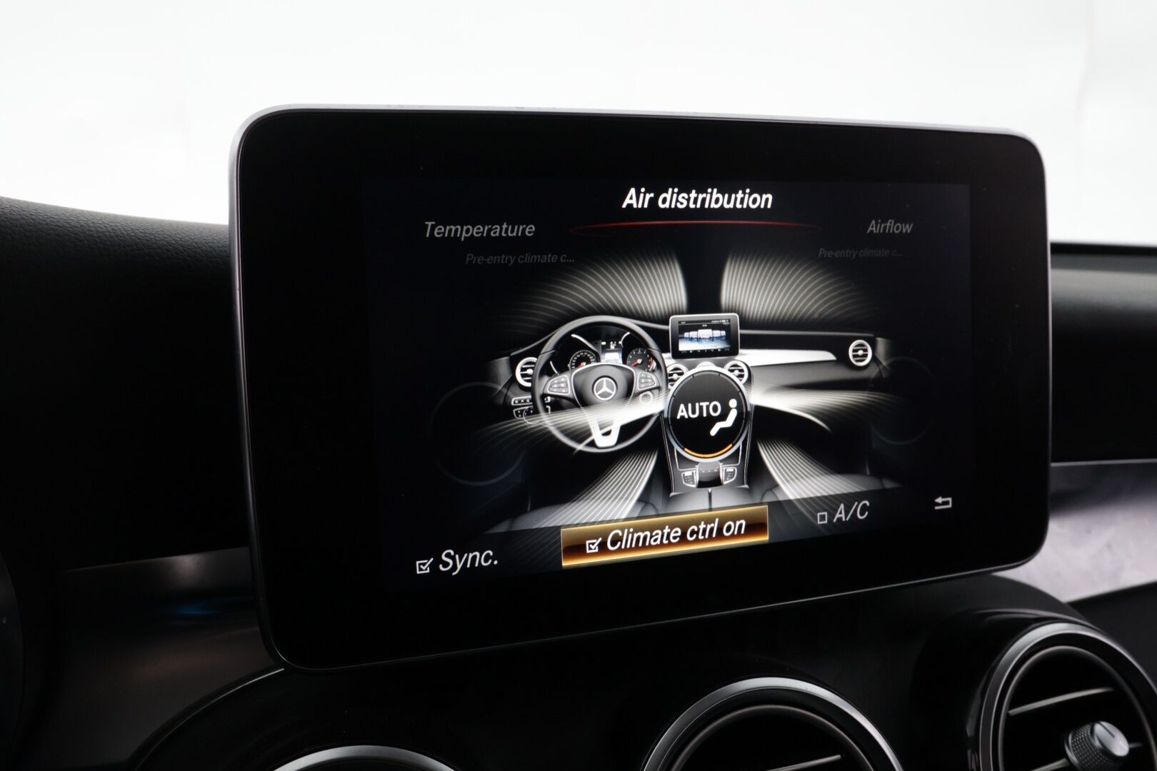 Mercedes-Benz GLC 2017 GLC 350 e 4MATIC Viistoperä (AB) 5ov 1991cm3 A - Kohde myydään Huutokaupat.comissa!* - *HUD / 360-Kamera / ACC / Burmester / Nahka-alcantara / ILS / Koukku* Huutokaupat.com!