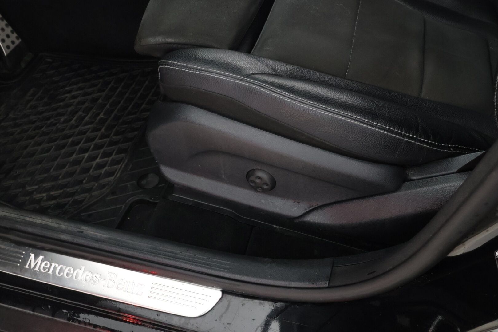 Mercedes-Benz GLC 2017 GLC 350 e 4MATIC Viistoperä (AB) 5ov 1991cm3 A - Kohde myydään Huutokaupat.comissa!* - *HUD / 360-Kamera / ACC / Burmester / Nahka-alcantara / ILS / Koukku* Huutokaupat.com!