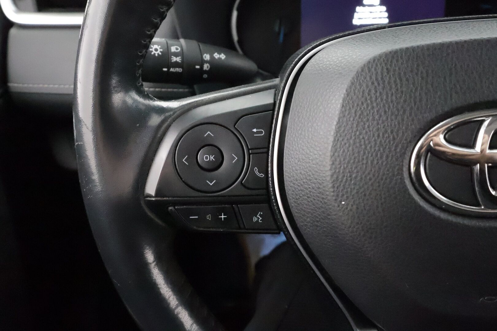 Toyota RAV4 2019 2,5 Hybrid Active * ACC / Kaistavahti / LED / P.kamera / Navi / Keyless * - 1-om Suomi-auto / Kahdet renkaat aluvanteilla