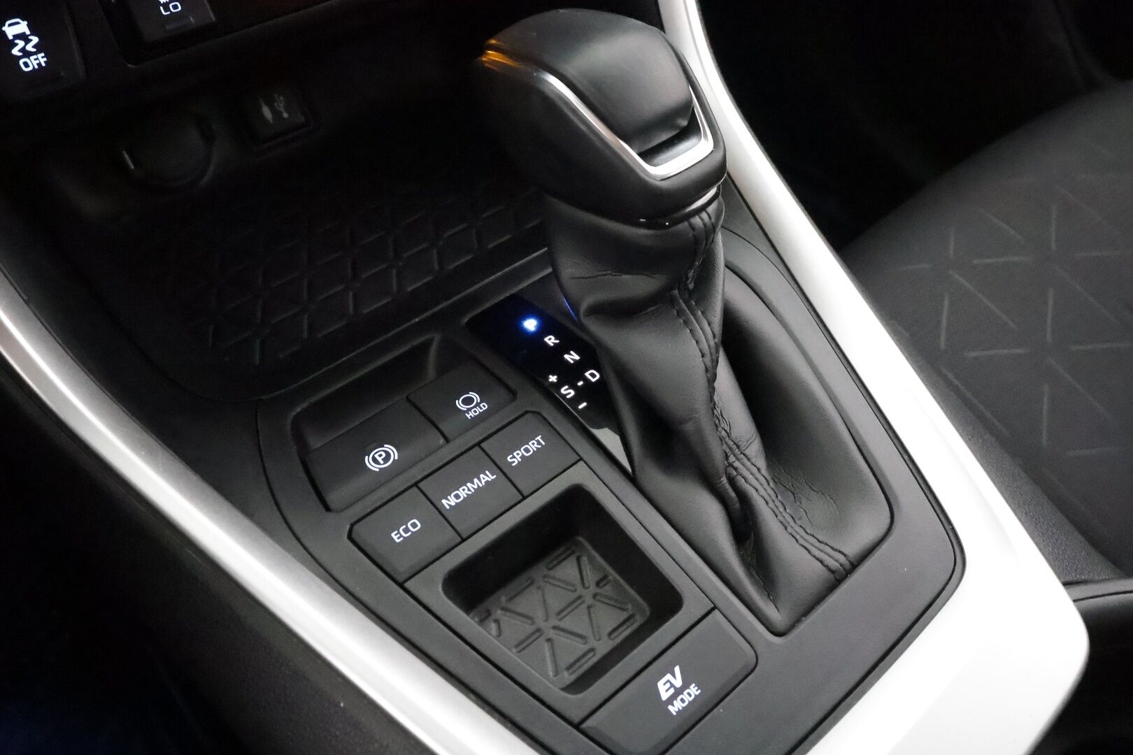 Toyota RAV4 2019 2,5 Hybrid Active * ACC / Kaistavahti / LED / P.kamera / Navi / Keyless * - 1-om Suomi-auto / Kahdet renkaat aluvanteilla