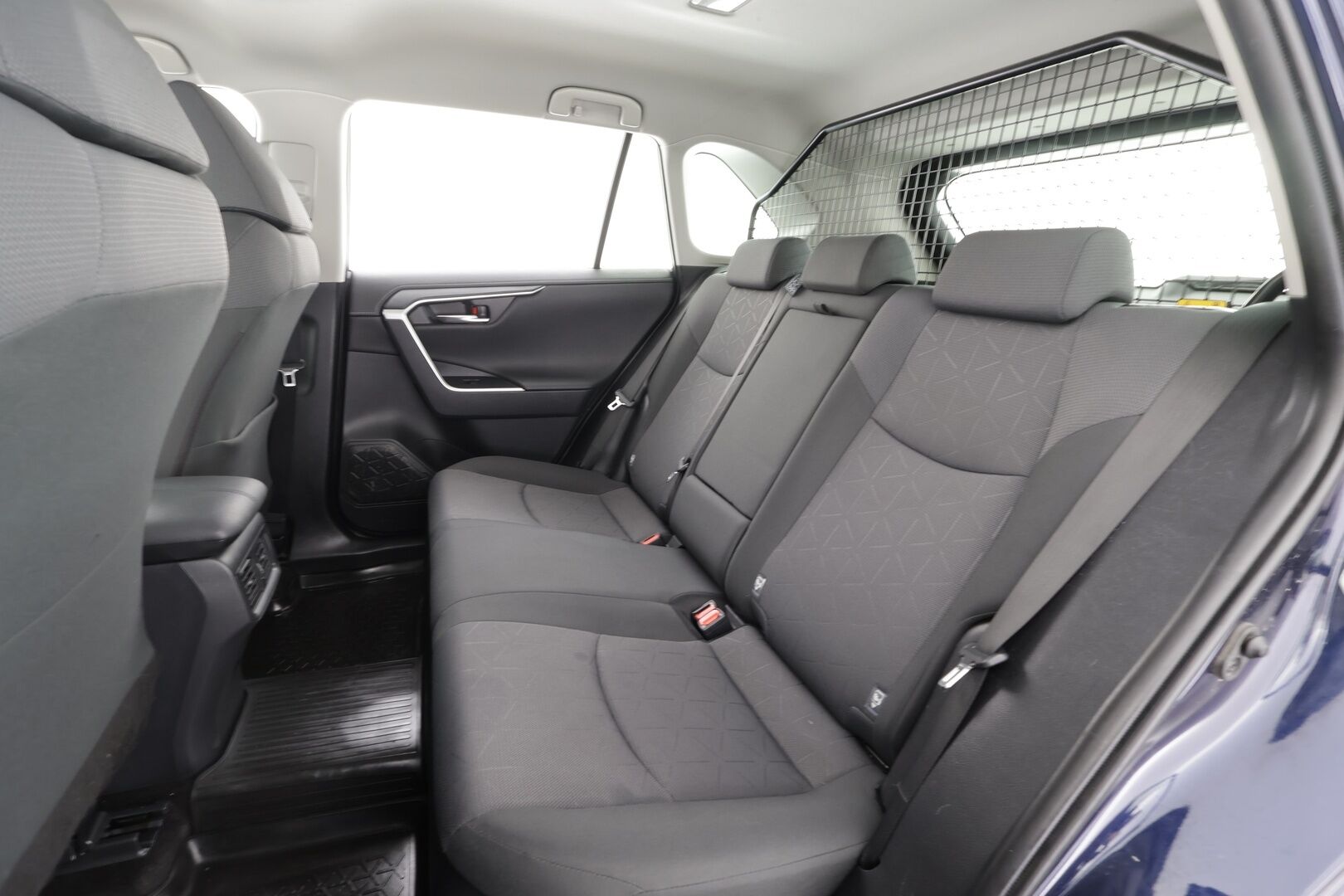 Toyota RAV4 2019 2,5 Hybrid Active * ACC / Kaistavahti / LED / P.kamera / Navi / Keyless * - 1-om Suomi-auto / Kahdet renkaat aluvanteilla