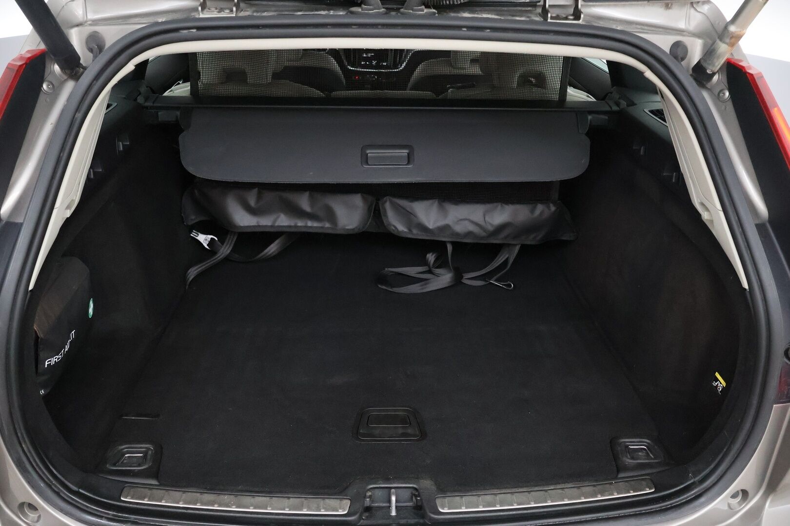 Volvo V60 2019 D4 AWD Business Inscription aut - ACC | Pilot assist | Webasto | P-kamera | Muistipenkki | BLIS | Huippu varusteltu! 