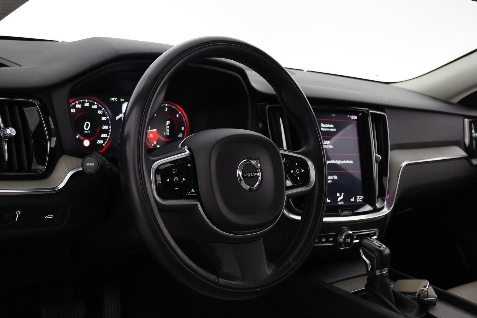 Volvo V60 2019 D4 AWD Business Inscription aut - ACC | Pilot assist | Webasto | P-kamera | Muistipenkki | BLIS | Huippu varusteltu! 