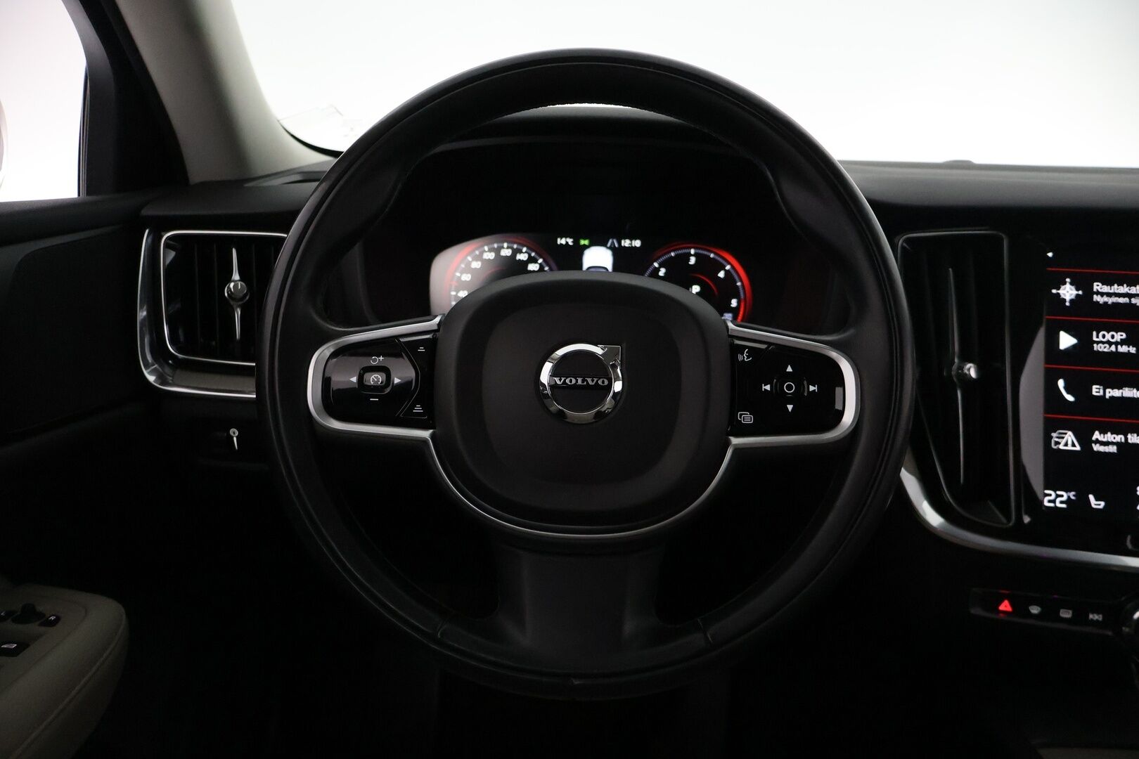 Volvo V60 2019 D4 AWD Business Inscription aut - ACC | Pilot assist | Webasto | P-kamera | Muistipenkki | BLIS | Huippu varusteltu! 