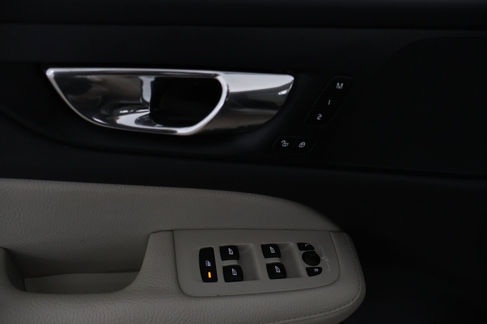 Volvo V60 2019 D4 AWD Business Inscription aut - ACC | Pilot assist | Webasto | P-kamera | Muistipenkki | BLIS | Huippu varusteltu! 