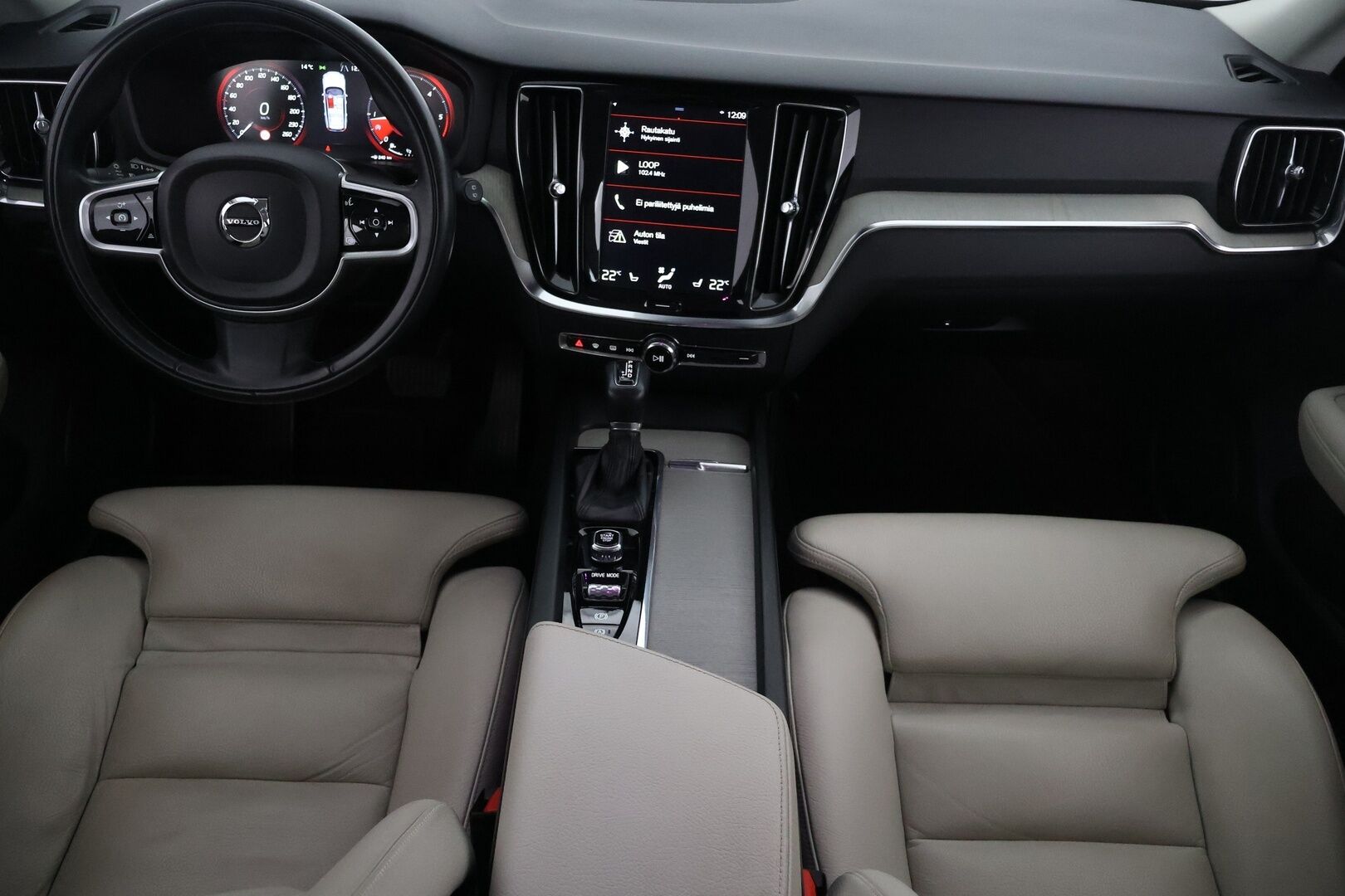 Volvo V60 2019 D4 AWD Business Inscription aut - ACC | Pilot assist | Webasto | P-kamera | Muistipenkki | BLIS | Huippu varusteltu! 
