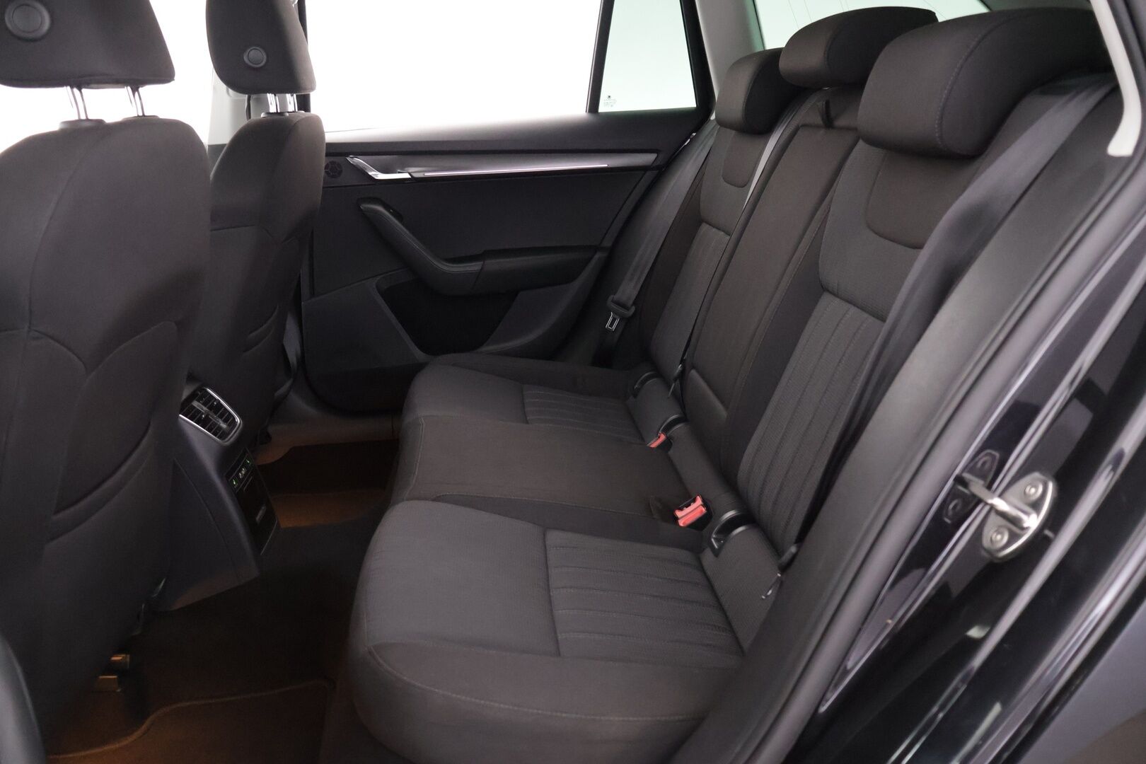 Skoda Octavia 2019 Combi 1,5 TSI Style BusinessLine DSG * ACC / Webasto / P.kamera / Keyless / Apple&Android * - 1.Om Suomi-auto / Kahdet Renkaat