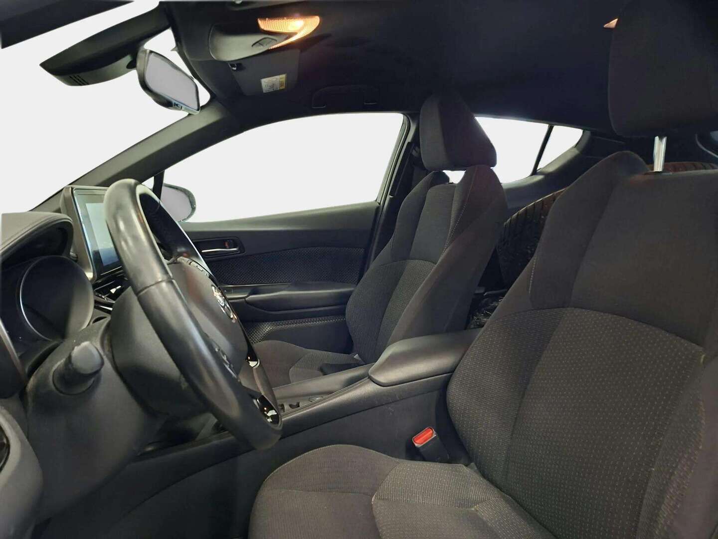 Toyota C-HR 2019 1,8 Hybrid Active Edition - | Navi | Vakkari | Peruutuskamera | Keyless | Kaistavahti | RSI | Bluetooth | Lohkolämmitin | Suomi-auto | 2x renkaat aluilla |