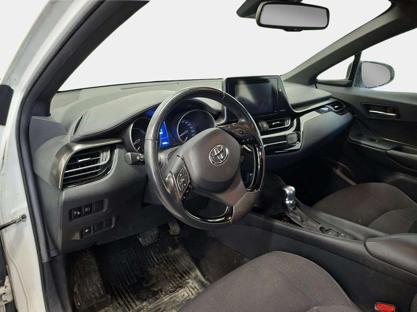 Toyota C-HR 2019 1,8 Hybrid Active Edition - | Navi | Vakkari | Peruutuskamera | Keyless | Kaistavahti | RSI | Bluetooth | Lohkolämmitin | Suomi-auto | 2x renkaat aluilla |