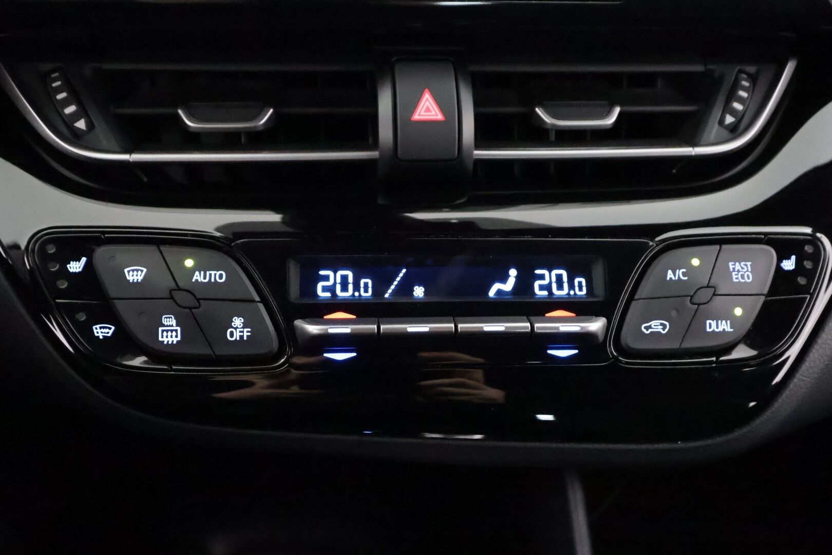 Toyota C-HR 2019 1,8 Hybrid Active Edition - | ACC | Kaistavahti | Navi | P.kamera |  Lohkolämmitin | Sisätilanlämmitin | Keyless | Kahdet renkaat | Suomi-auto | Merkkihuollot | 